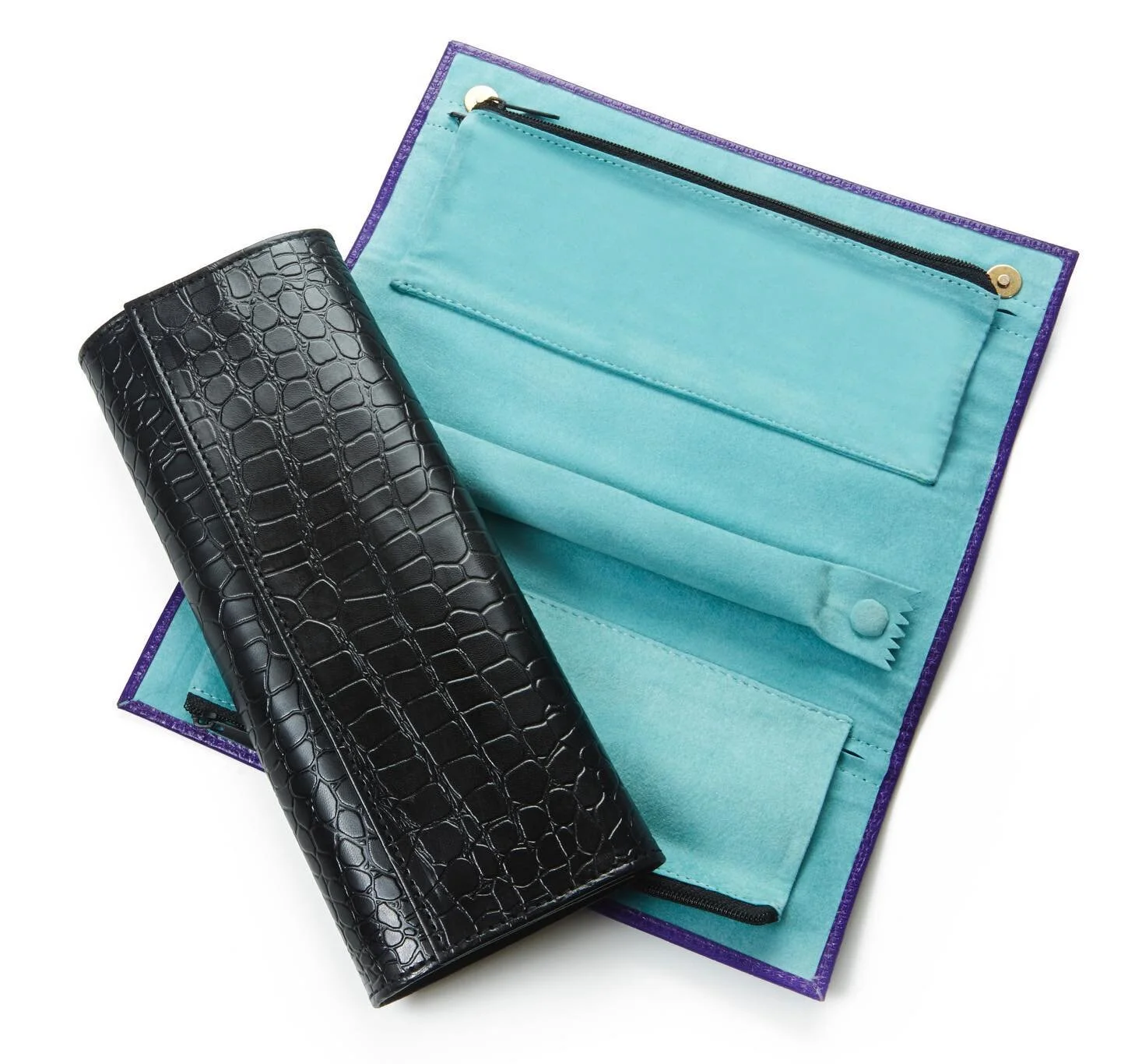 Jewellery Roll Large - Crocodile 🐊
These products are ideal for keeping your jewellery safe and secure, especially when you travel
We love spoiling you with choice and exquisite design.
Quality | Ethical | Handcrafted
