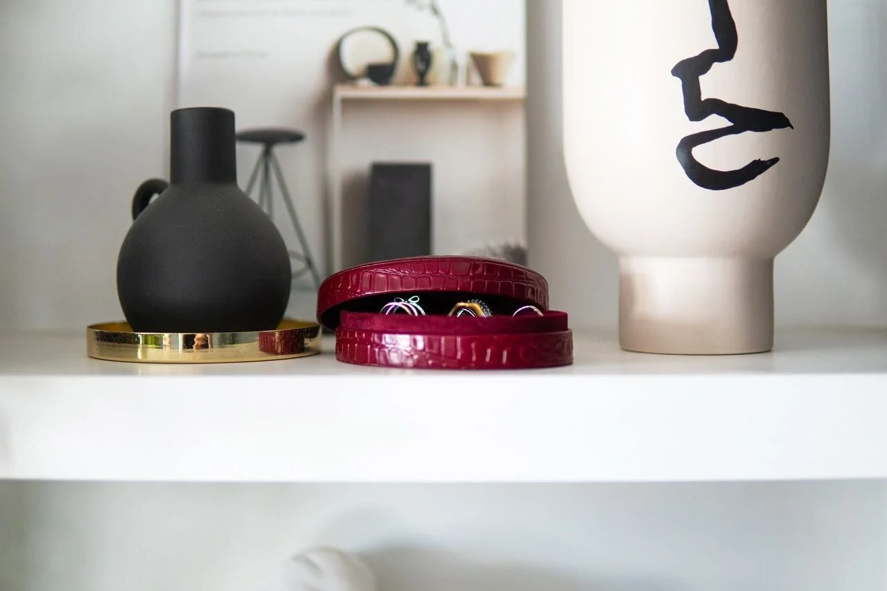 Oval Ring Box ✨💍🎁 For everything that sparkles! 
Our ring boxes will keep your treasures safe forever 💗