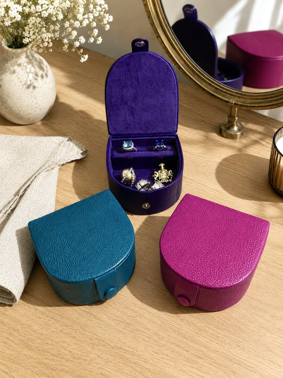 New Horseshoe Box with Ring Holder