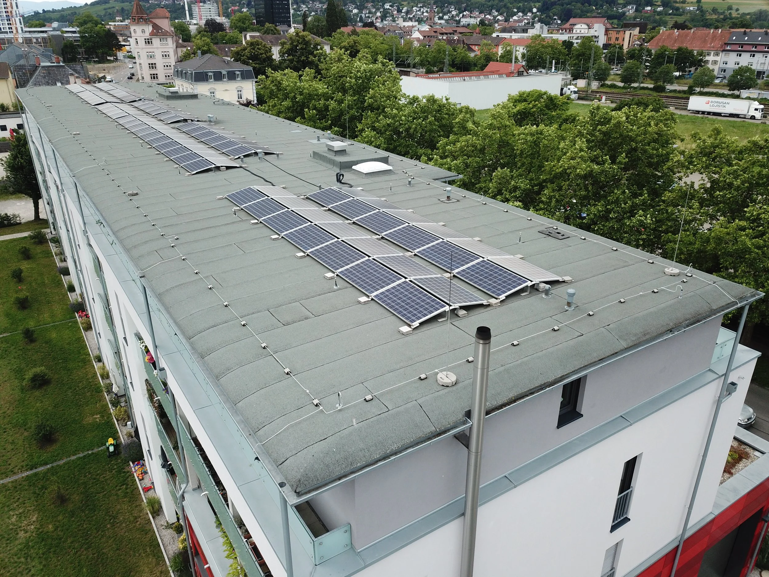 Brombacher Straße (Baugenossenschaft Lörrach eG)
29,64 kWp, Solarworld-Module
Juli 2016