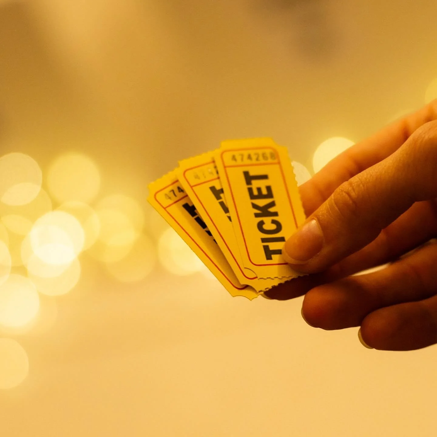 Les d&eacute;tails d&rsquo;une soir&eacute;e lumineuse ✨ @wearebonher 

Les d&eacute;tails racontent autant que les visages et ils fa&ccedil;onnent l&rsquo;atmosph&egrave;re d&rsquo;un &eacute;v&eacute;nement.

Ces d&eacute;tails cr&eacute;ent l&rsqu