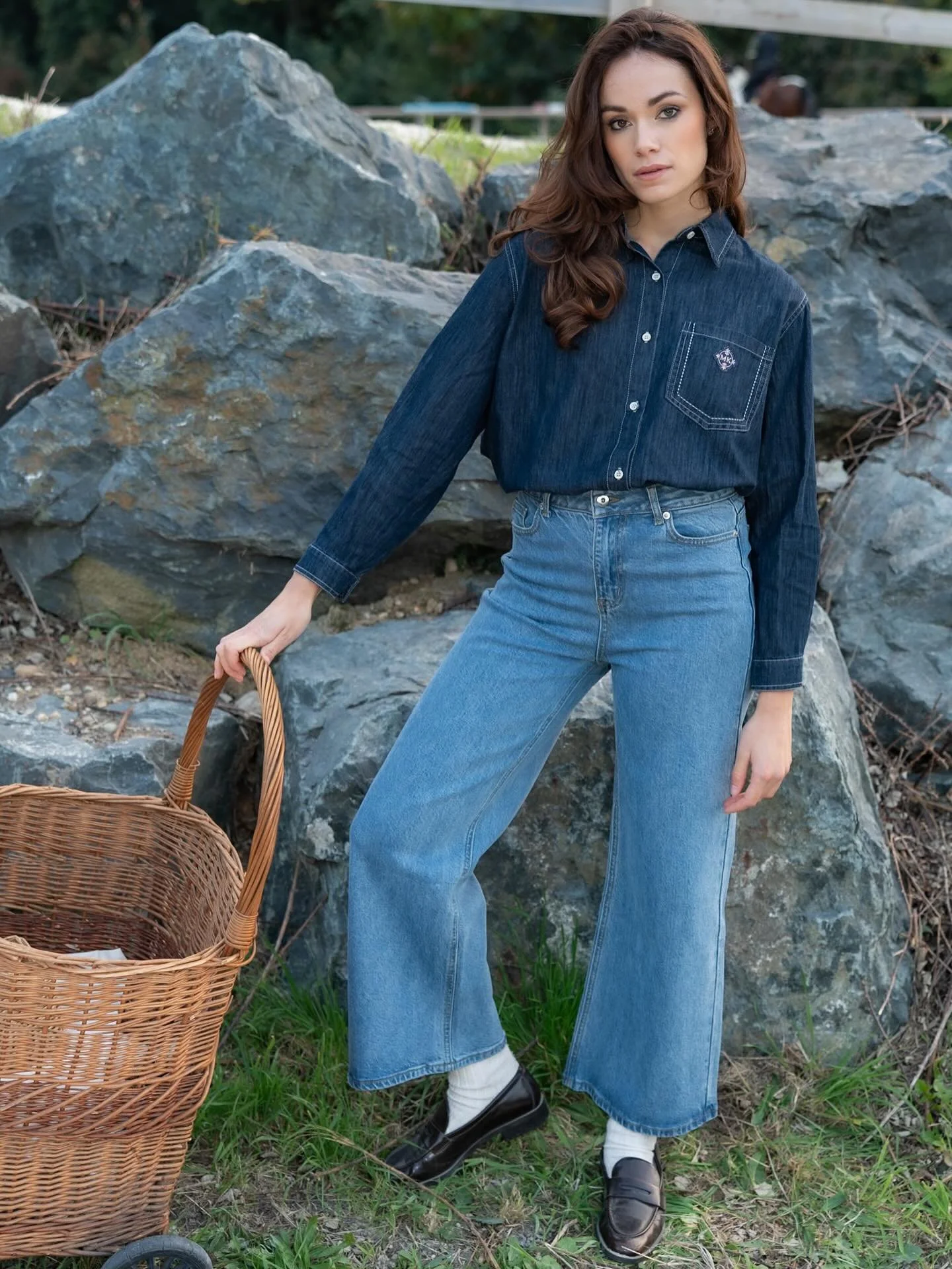 Des lignes, de la mati&egrave;re, une allure @maisonmorgankirch 

Simplicit&eacute; apparente, pr&eacute;cision dans chaque d&eacute;tail.

J&rsquo;aime ces images qui parlent d&rsquo;elles-m&ecirc;mes 🤍 Des images pens&eacute;es pour durer. 

@mais