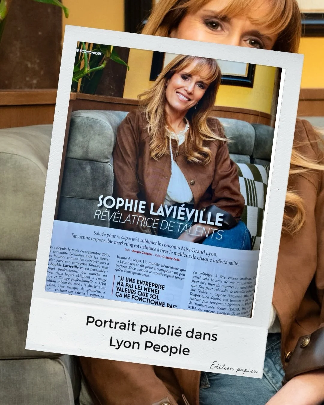 Cette belle publication dans @lyonpeople 📸

Mais surtout, voir ce portrait de @sophie_lavieville, une femme que j&rsquo;admire profond&eacute;ment.

Une femme qui va sans cesse de l&rsquo;avant, port&eacute;e par une &eacute;nergie de construction p