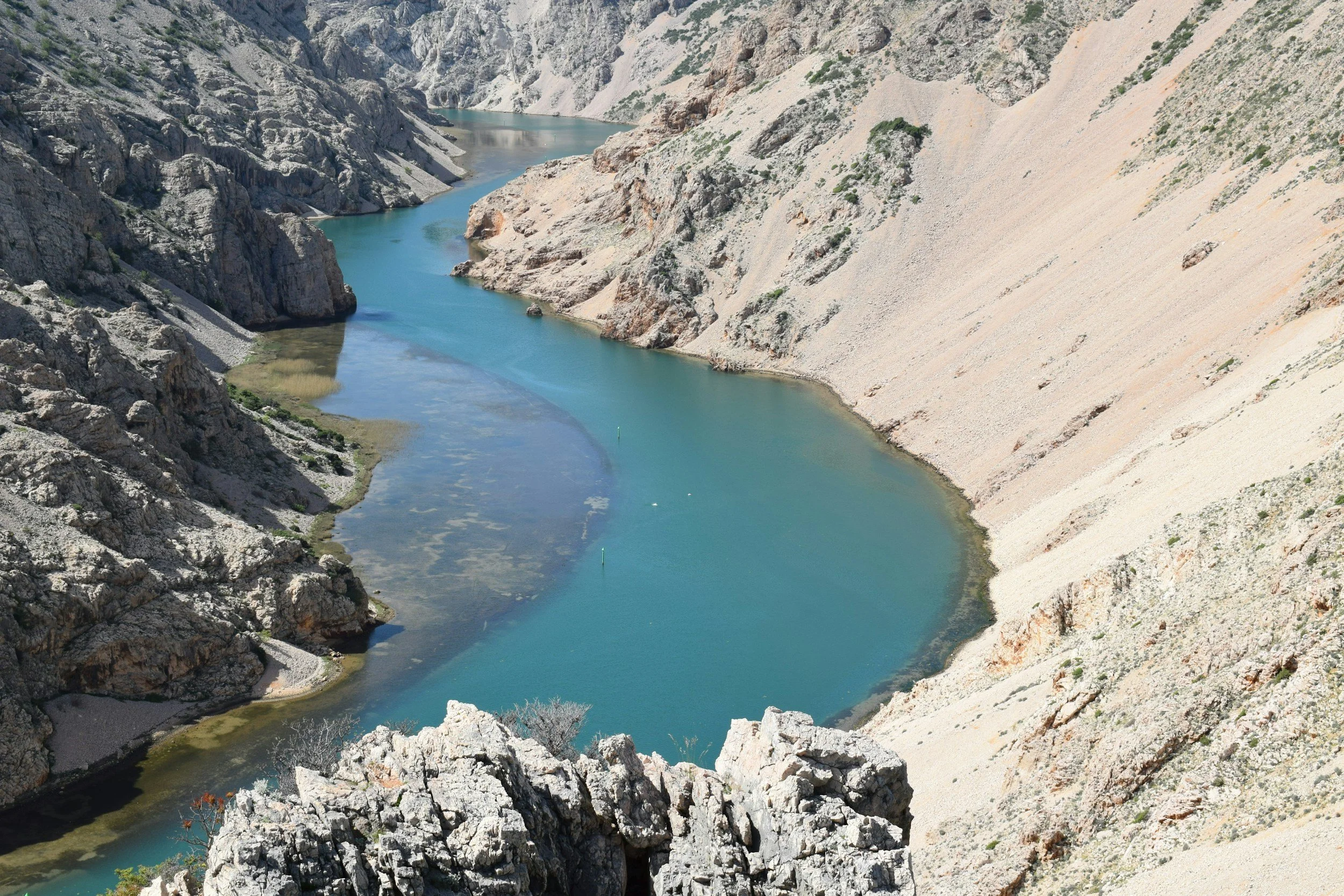 Zrmanja_canyon_bend_1.jpg