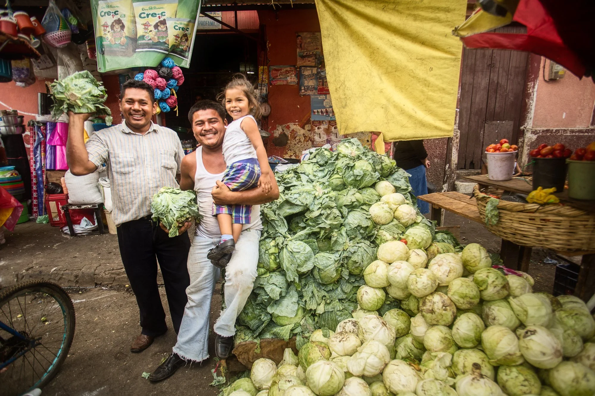 nicaragua-photo-tour-leon-market-vendors.jpg