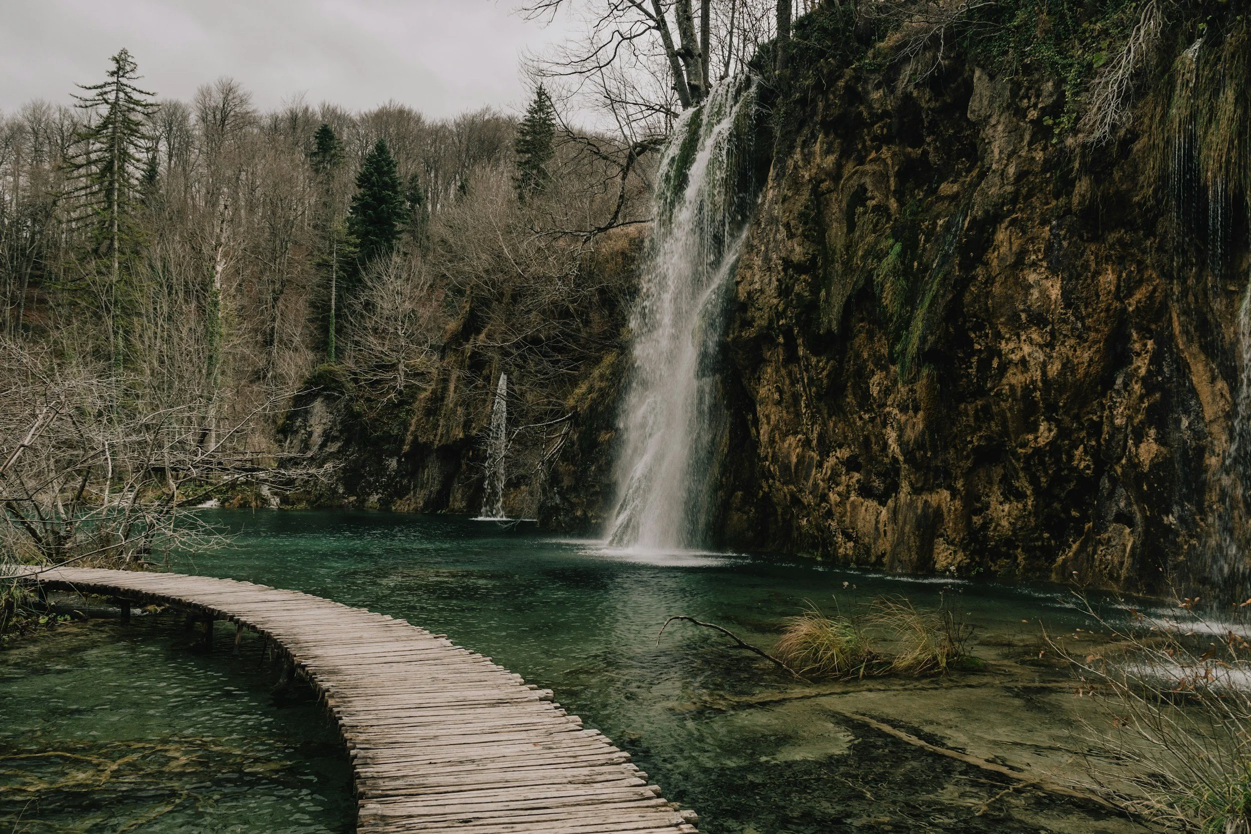 Plitvice_boardwalk_waterfall.jpg