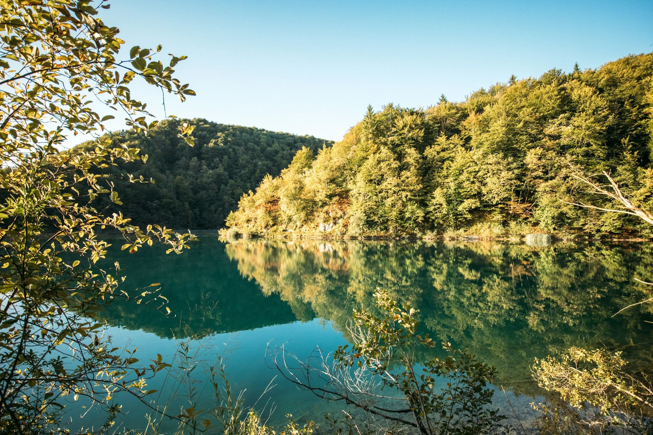 Plitvice_autumn_reflection.jpg