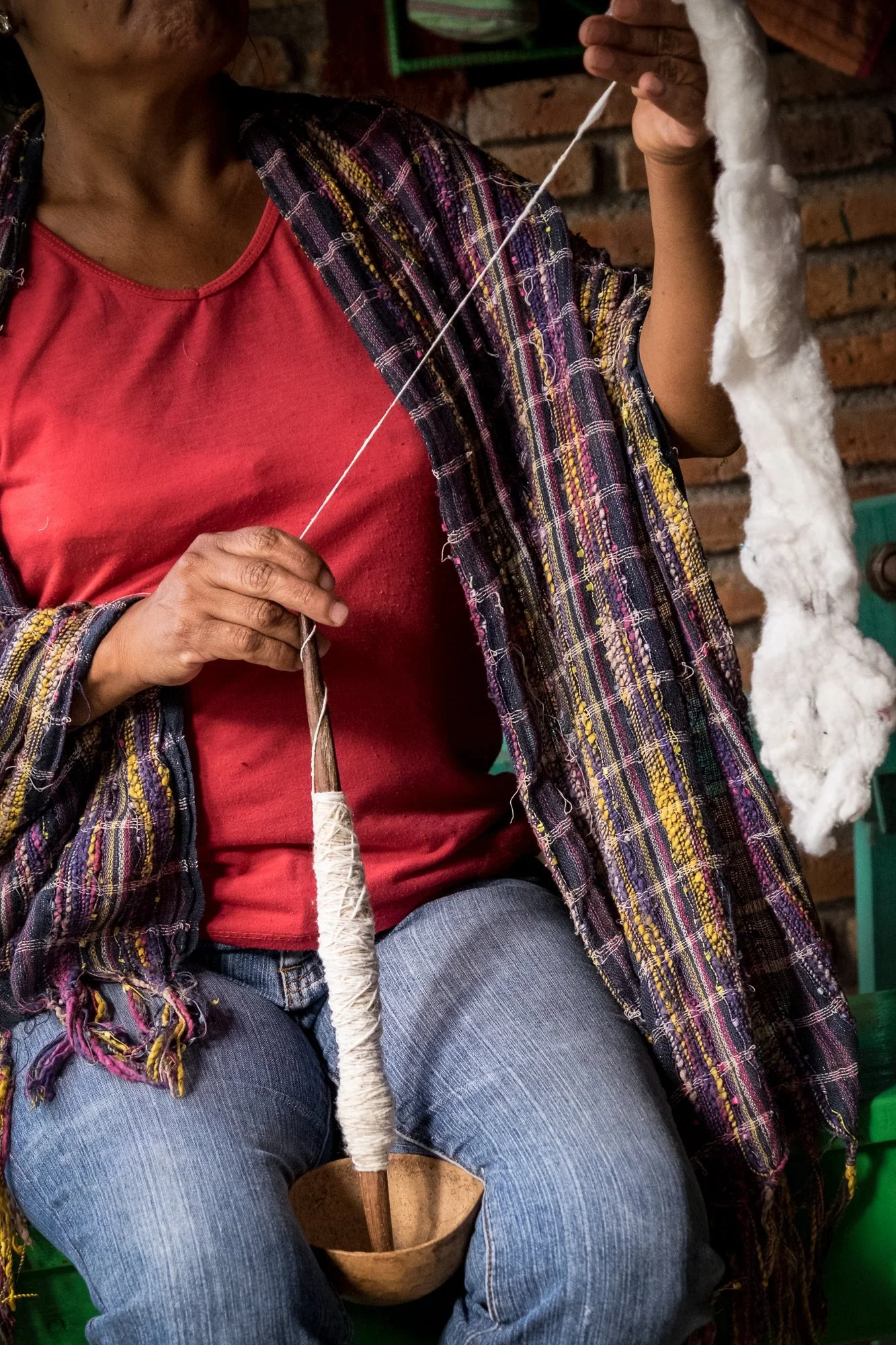 nicaragua-photo-tour-matagalpa-spinning-thread.jpg