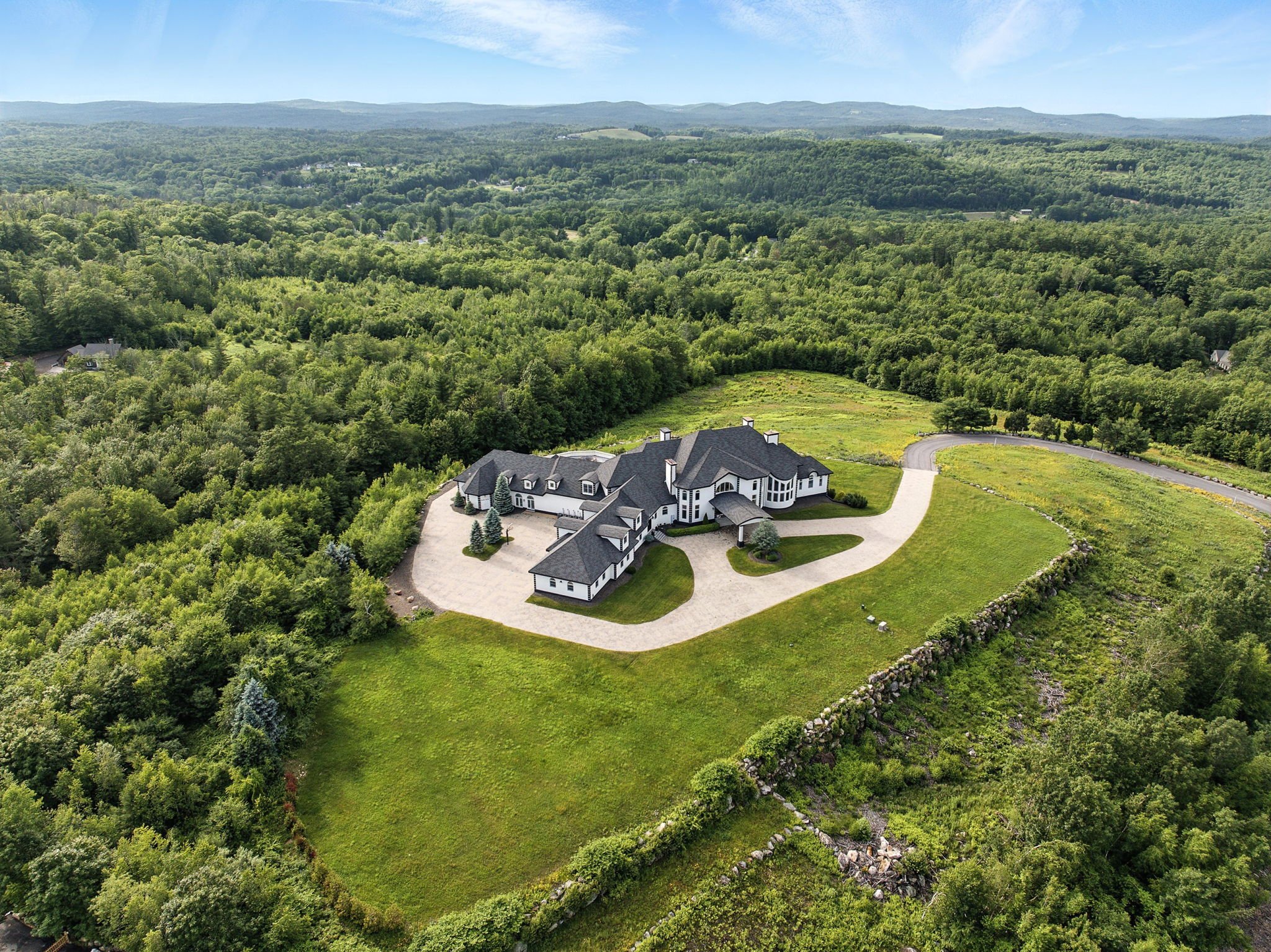 14-web-or-mls-NewBostonExteriors-14.jpg