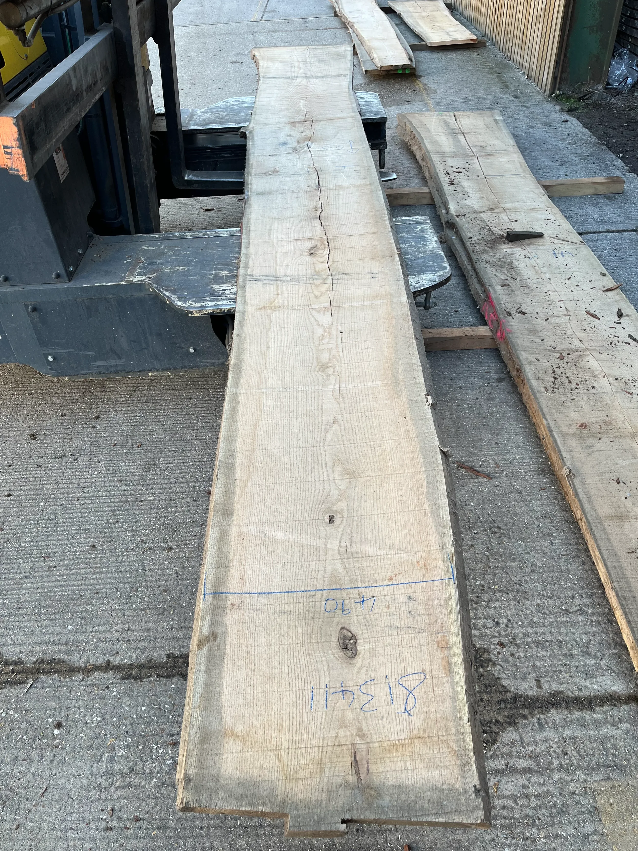 Red oak live edge board 813411 1.webp
