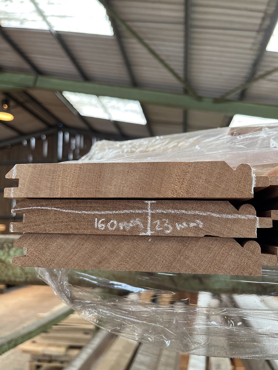 Sapele Cockbead T&G 23x160mm (Clearance)