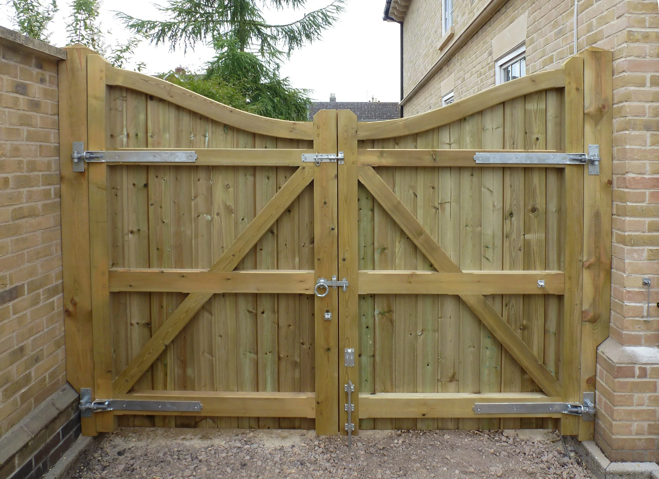 Concave Manor Gate.jpg