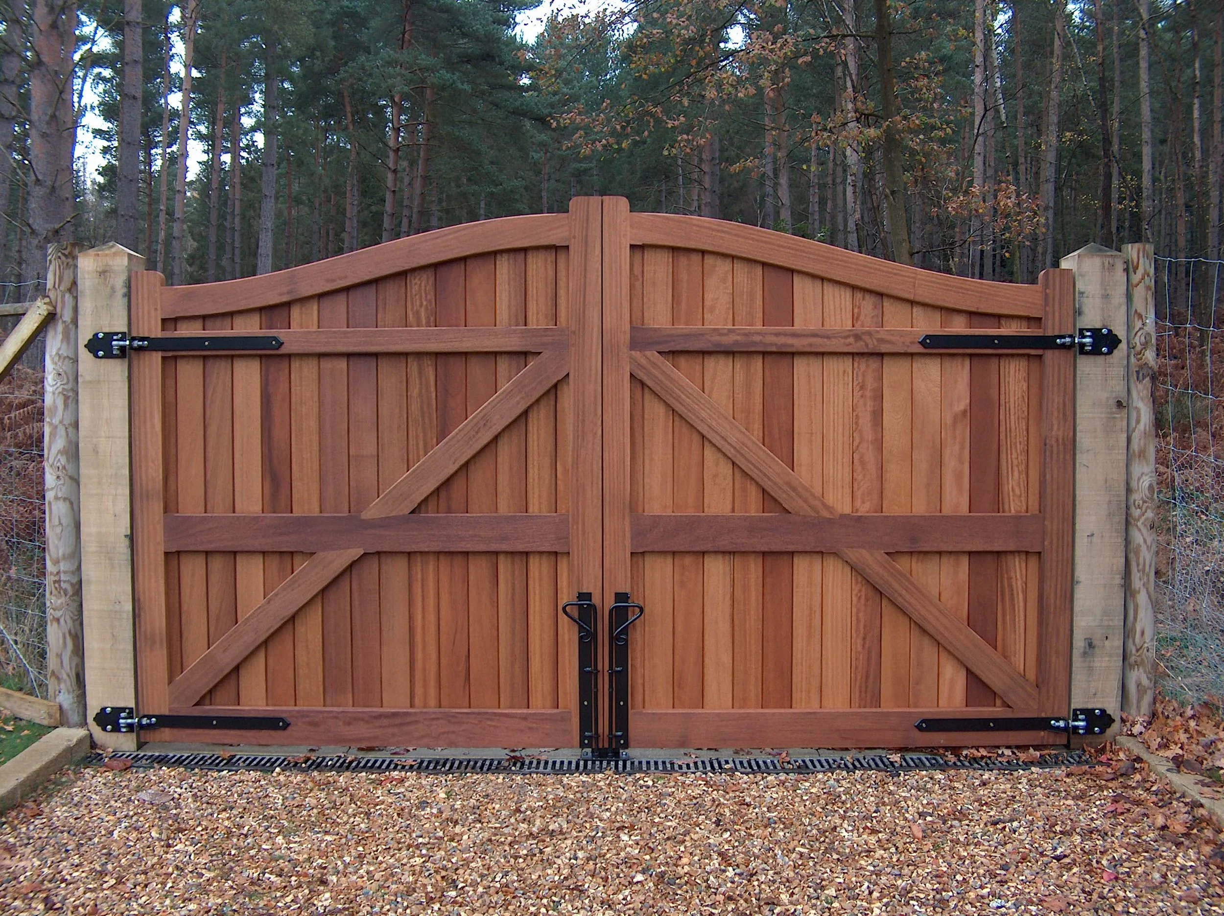 Convex Manor Gates.JPG