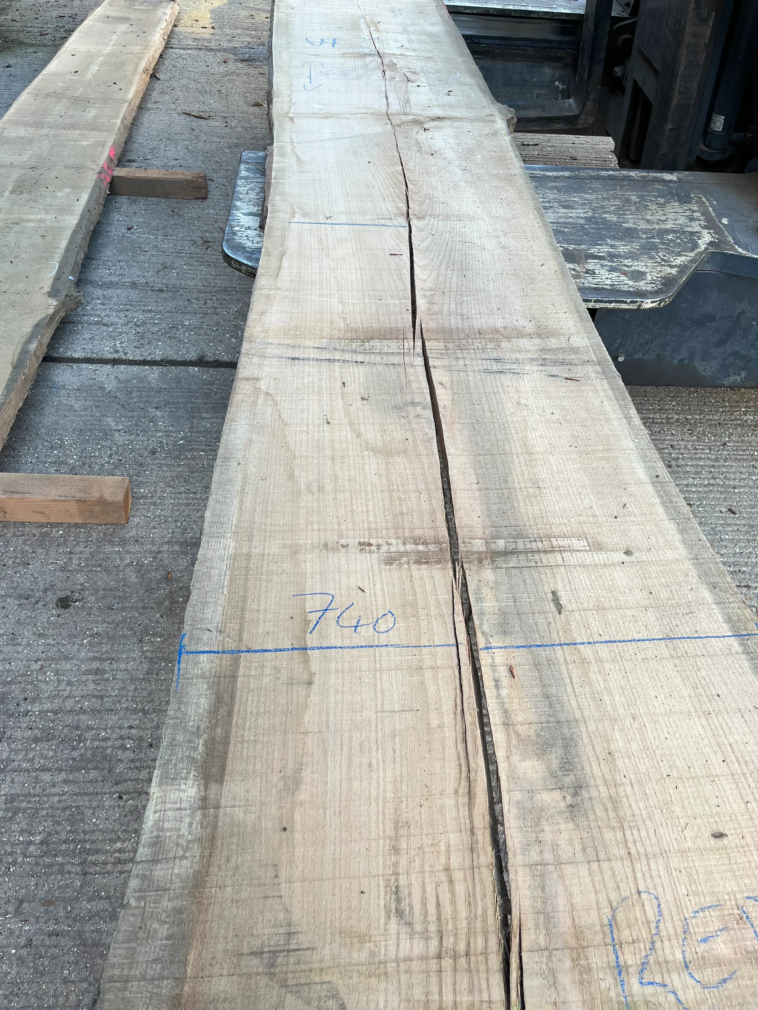 Red oak live edge board 813412 3.webp
