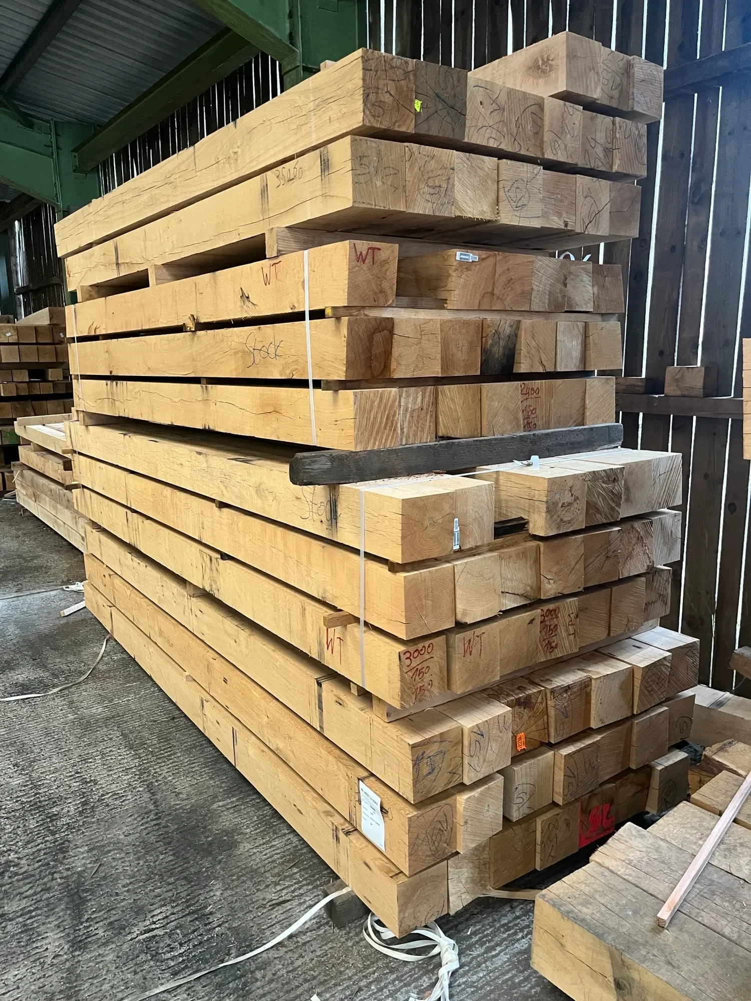 Fresh stock oak beams QP1 grade Jul 23 1.webp (Copy) (Copy) (Copy)