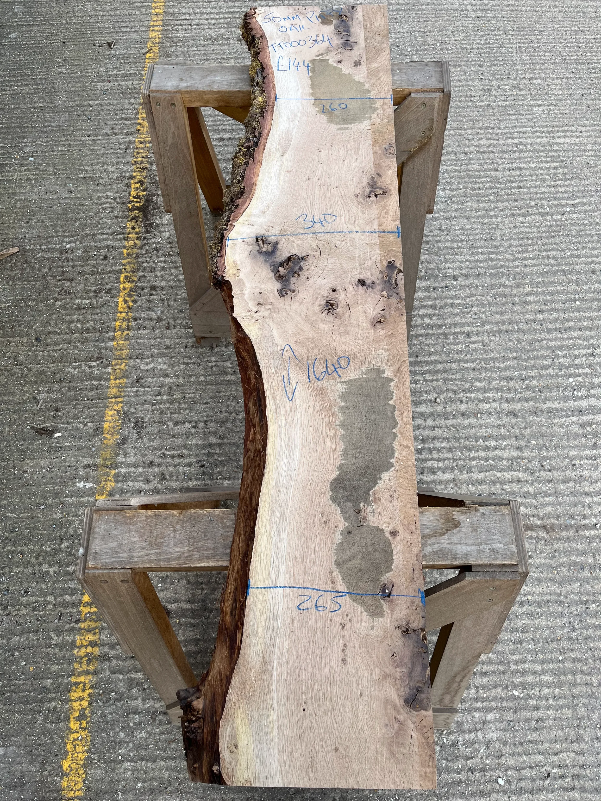 Pippy Oak 1 Square / 1 Live Edge Board 50mm