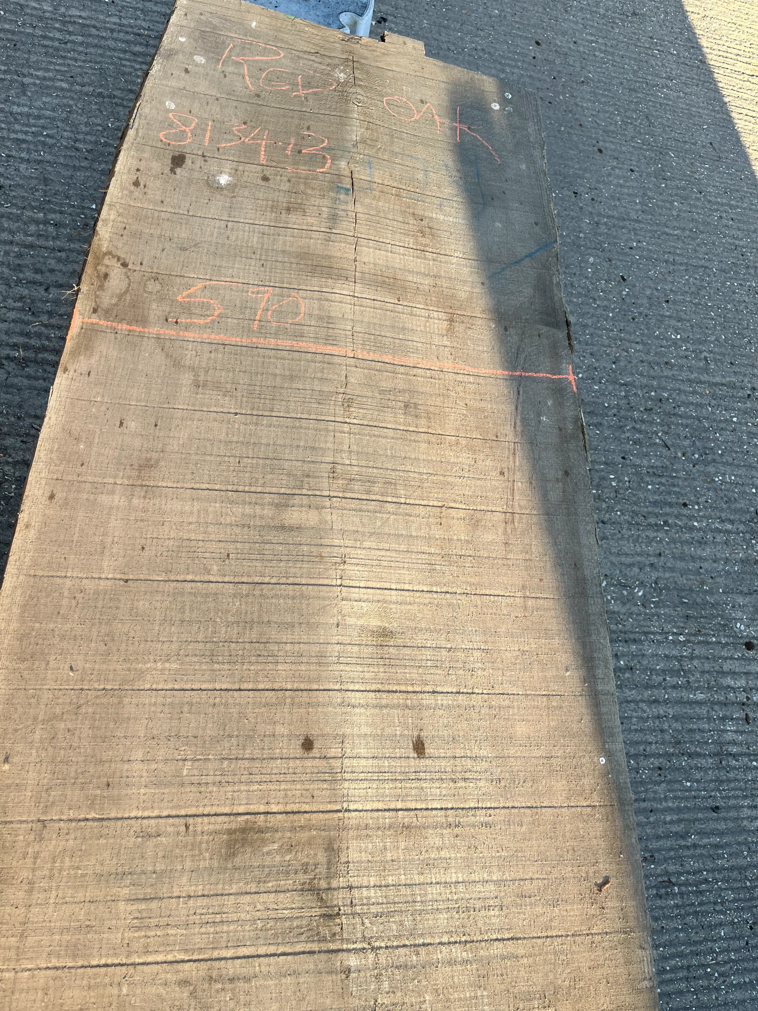 Red oak live edge board 813413 2.webp