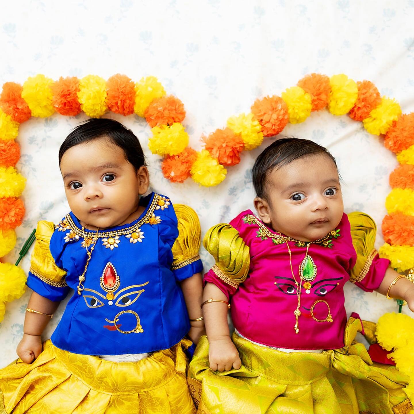 You all loved seeing these adorable twin girls in their newborn photos recently💕. They are back again for some photos at 6 weeks old in their festive clothing to celebrate their first Pongal, an annual Indian harvest celebration. 🎊

#familyphotogra