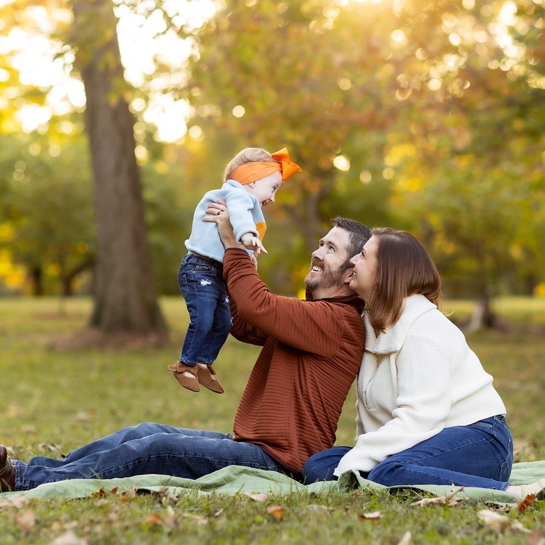It's hard to believe family portrait season has officially come to a close! Time to post some of the cute sessions I got to photograph this season 🌿📸 I met up with the Blackman family at the Henry Clay Estate and we spent our time together really w