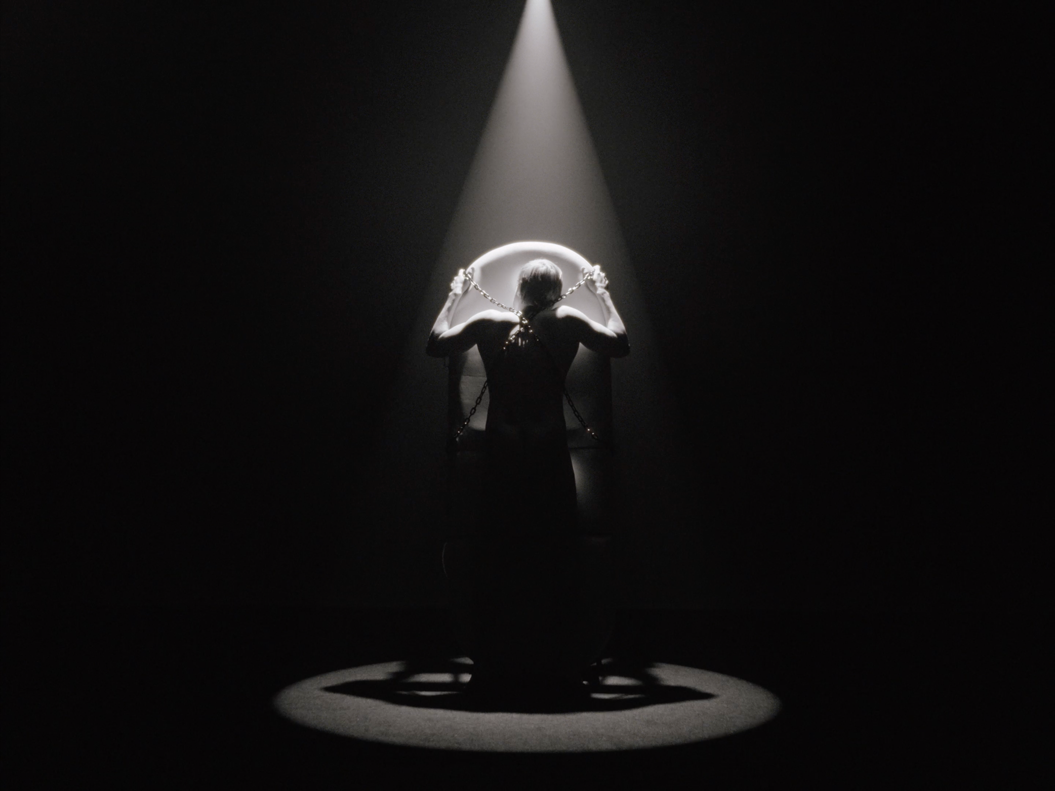 BILLIE_STILL_04.png