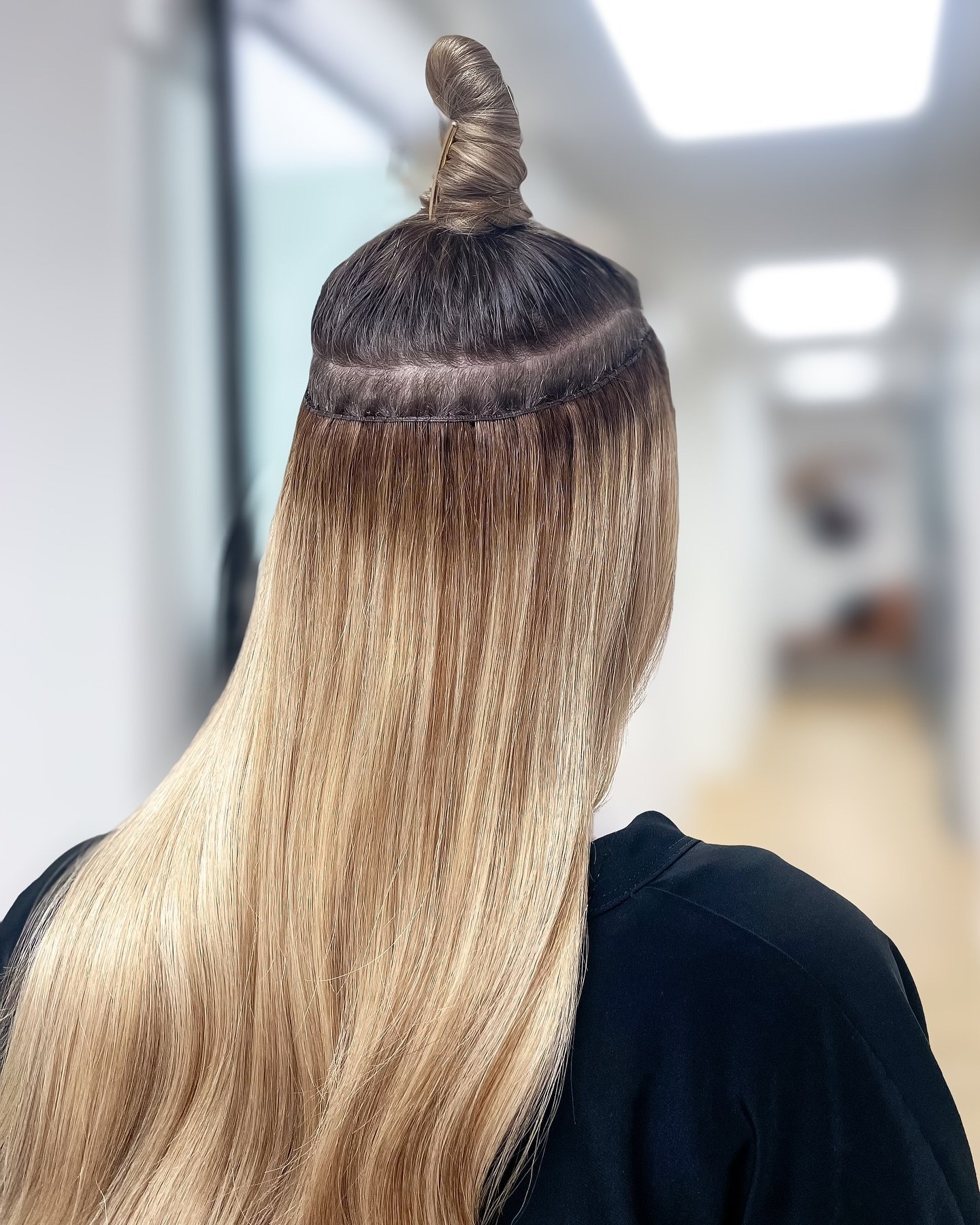 How does twice as long between Re-installs sound?
✅
One of the biggest hesitations for people when it comes to extensions is the commitment to maintain them. 
✅
With the @invisiblebeadextensions Method you leave the salon with durable &amp; comfortab