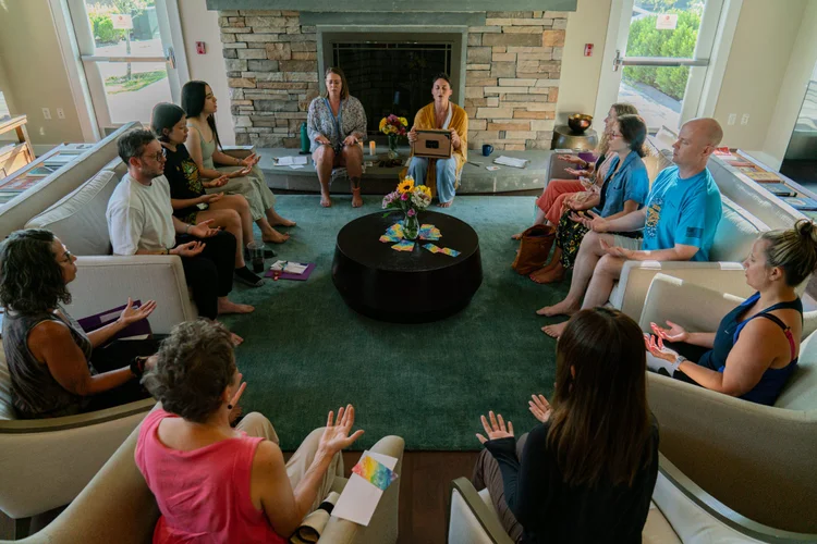 Curated visual reference: Gallery Detail: Digital Detox Retreat In The Hudson Valley