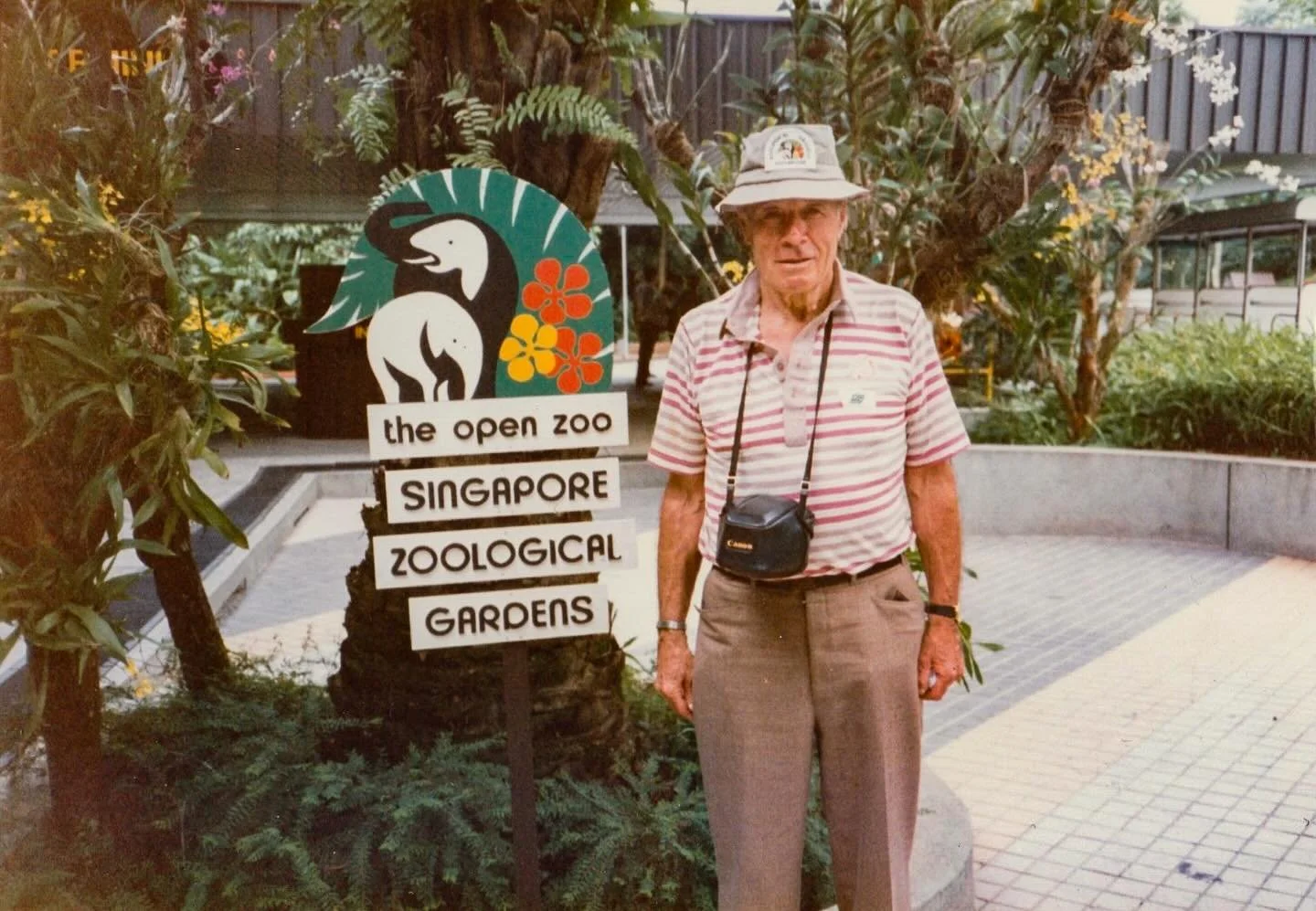 Ireal in Singapore 🇸🇬

Ireal is pictured here exploring the Singapore Zoological Gardens, mid 1980s. 

Hope everyone&rsquo;s been having a good summer holiday!

#findingirealfilm
