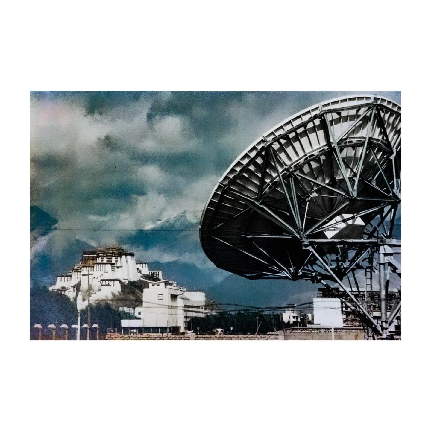 Earth Station Lhasa 🇨🇳

This is a photograph of a Spar Aerospace-built satellite earth station dish in Lhasa, Tibet from the mid-late 1980s. The striking white building in the background is the Potala Palace, an historic palace that was once the wi