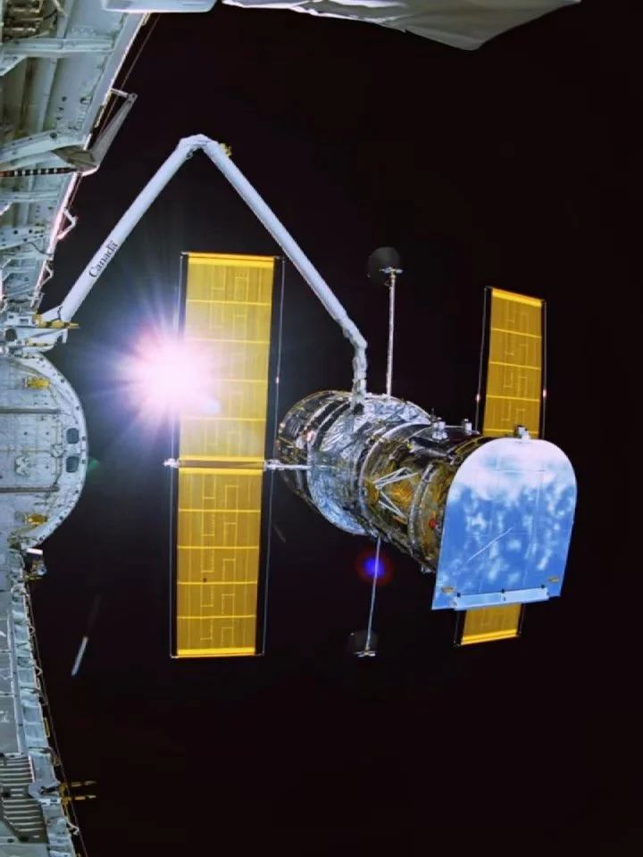The Hubble Space Telescope

On this day in 1990, the Spar Aerospace-built Canadarm helps to deploy the Hubble Space Telescope into low-Earth orbit, launched aboard the Space Shuttle Discovery&rsquo;s STS-31 mission. 

The Hubble Space Telescope, name