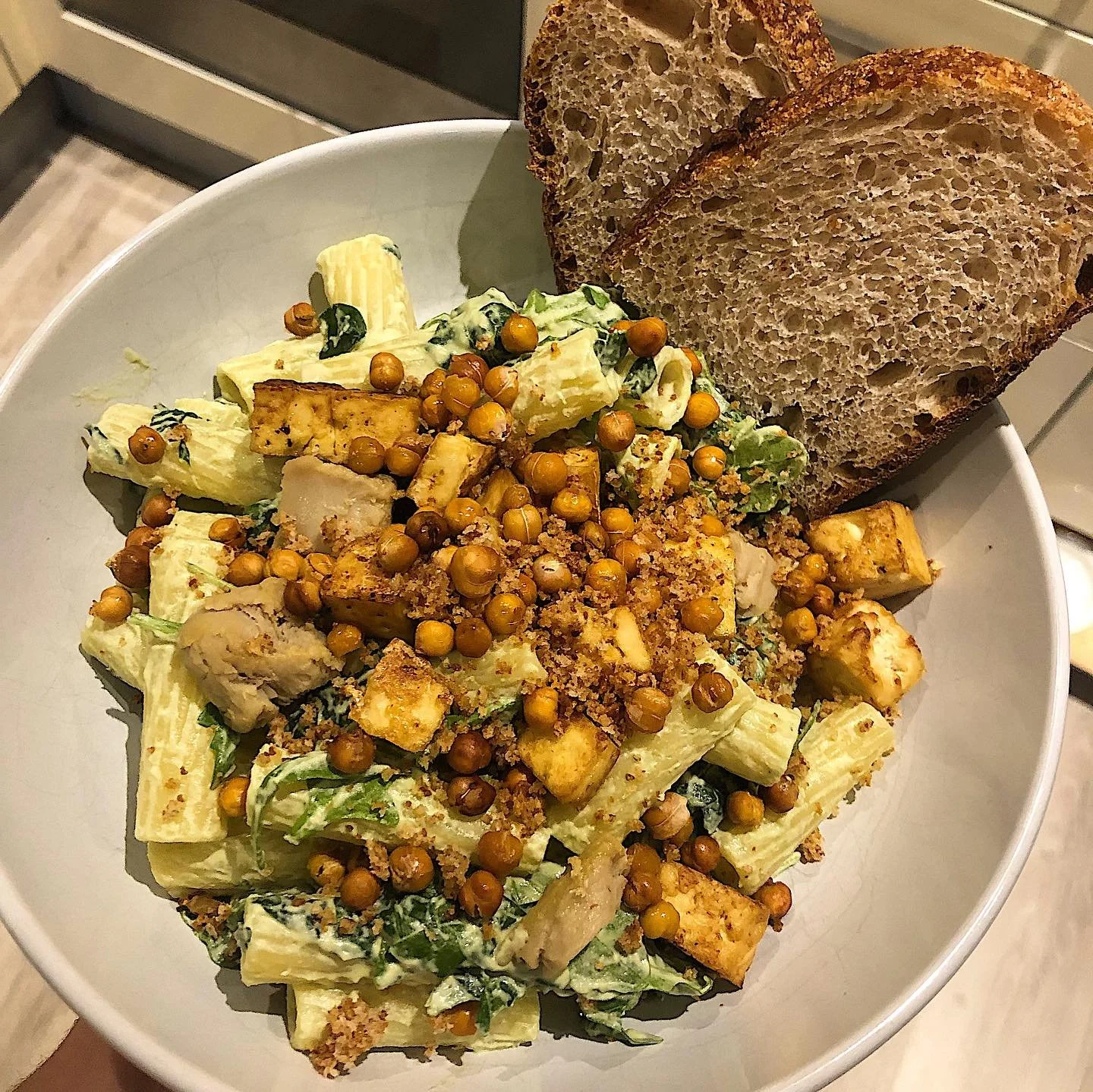 Creamy chickpea ceasar tofu pasta bowl with sourdough breadcrumbs, extra sourdough slices and some leftover @this.uk isn&rsquo;t chicken pieces 🥗

The lovely @sophieioannidis_ made this for us from @sophsplantkitchen cookbook. 10/10 would recommend.