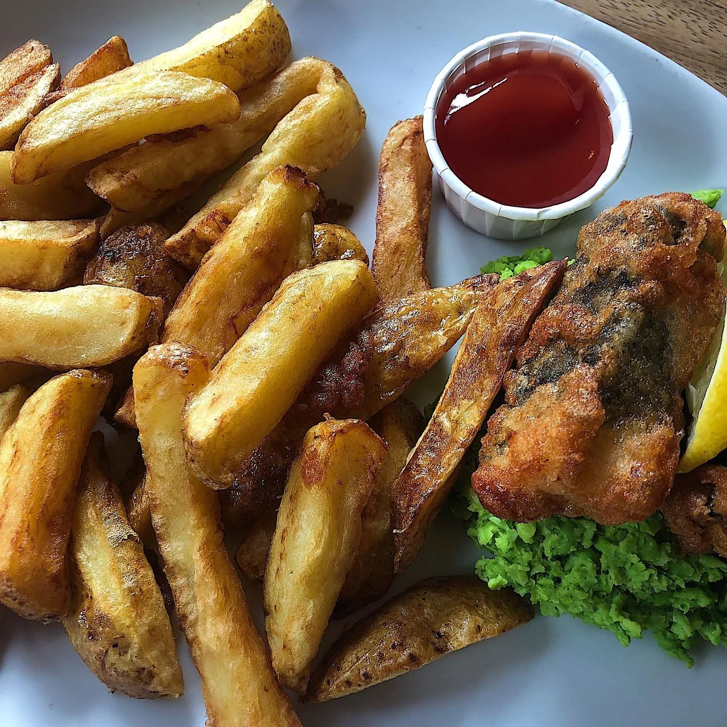 @shipouseburn is my favourite place to visit in Newcastle. This vegan hidden gem is located on Stepney Bank in the Ouseburn, and I make a point of going every time I come back up north. 🍽️ The Ship Inn in Newcastle is quickly becoming a go-to destin