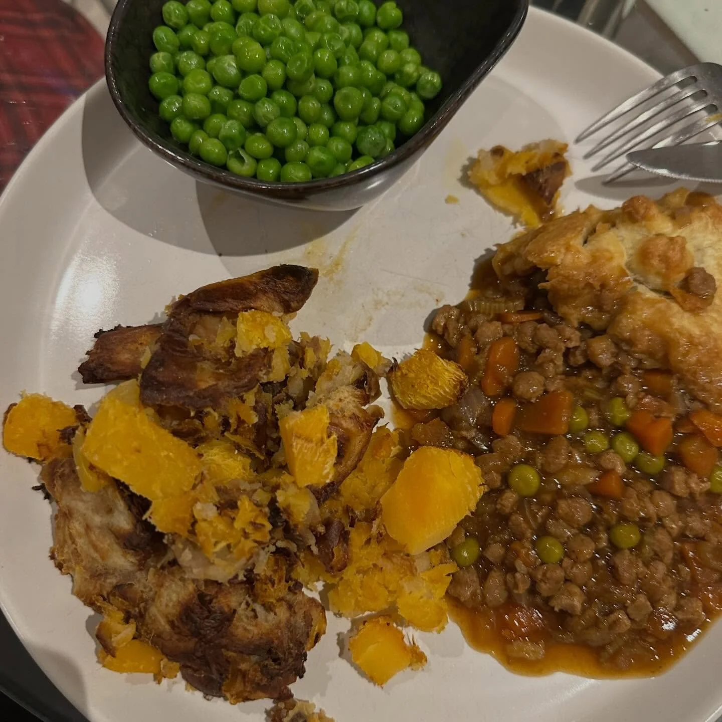 Burns night was lovely 🏴󠁧󠁢󠁳󠁣󠁴󠁿 homemade savoury mince pie, neeps and tatties, peas and whisky sauce 🥃

Had the left over pie filling last night and it was lovely, forgot I put an Iron Maiden IPA in it 🤘🏻