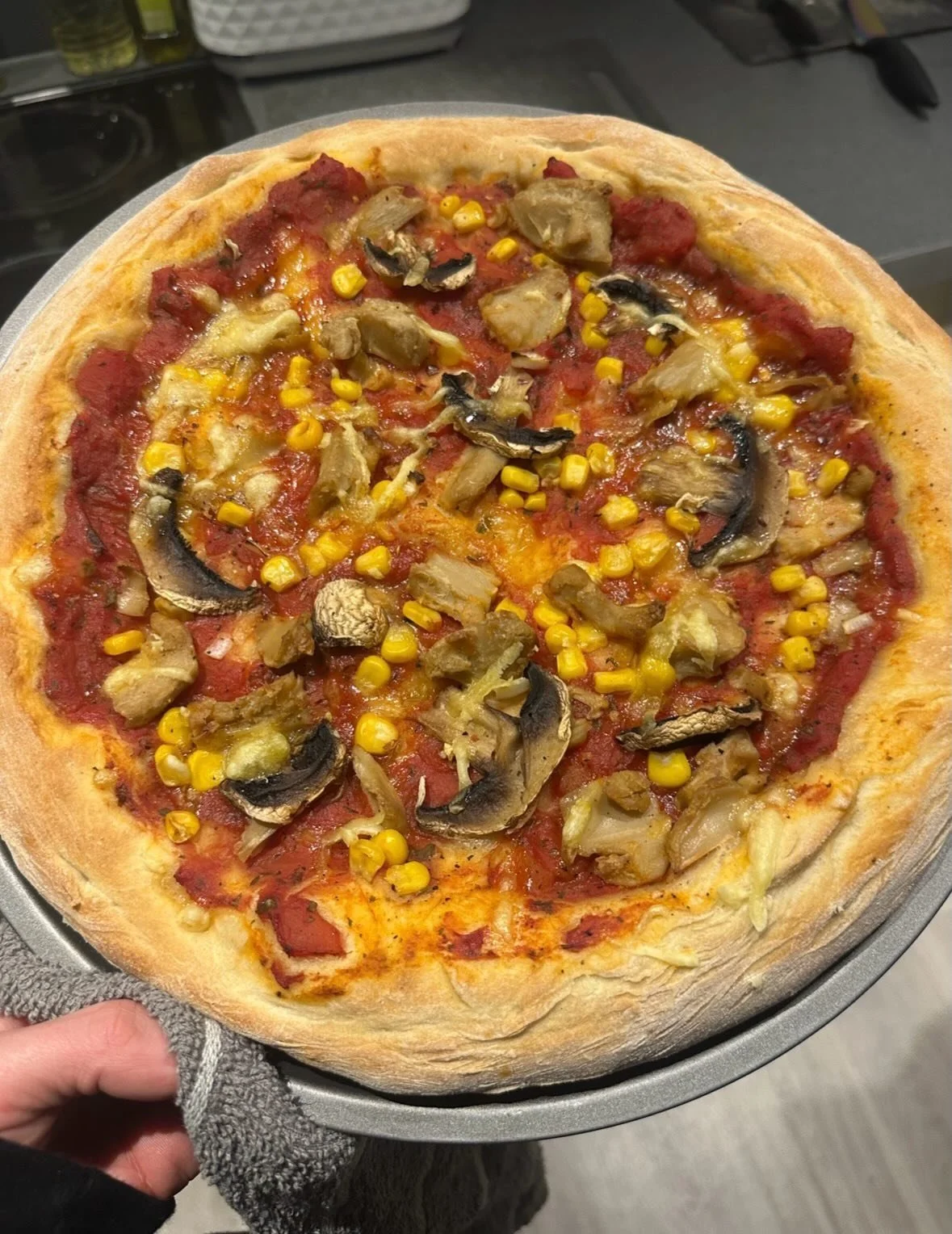 One bbq @this.uk chicken pizza with mushroom and sweetcorn and one spicy @this.uk chicken pizza with fried onion, sweetcorn and mushrooms 🍄&zwj;🟫 

Loved it, love pizza night, I used to make mental pizzas. Took some for my lunch the next day. Serve