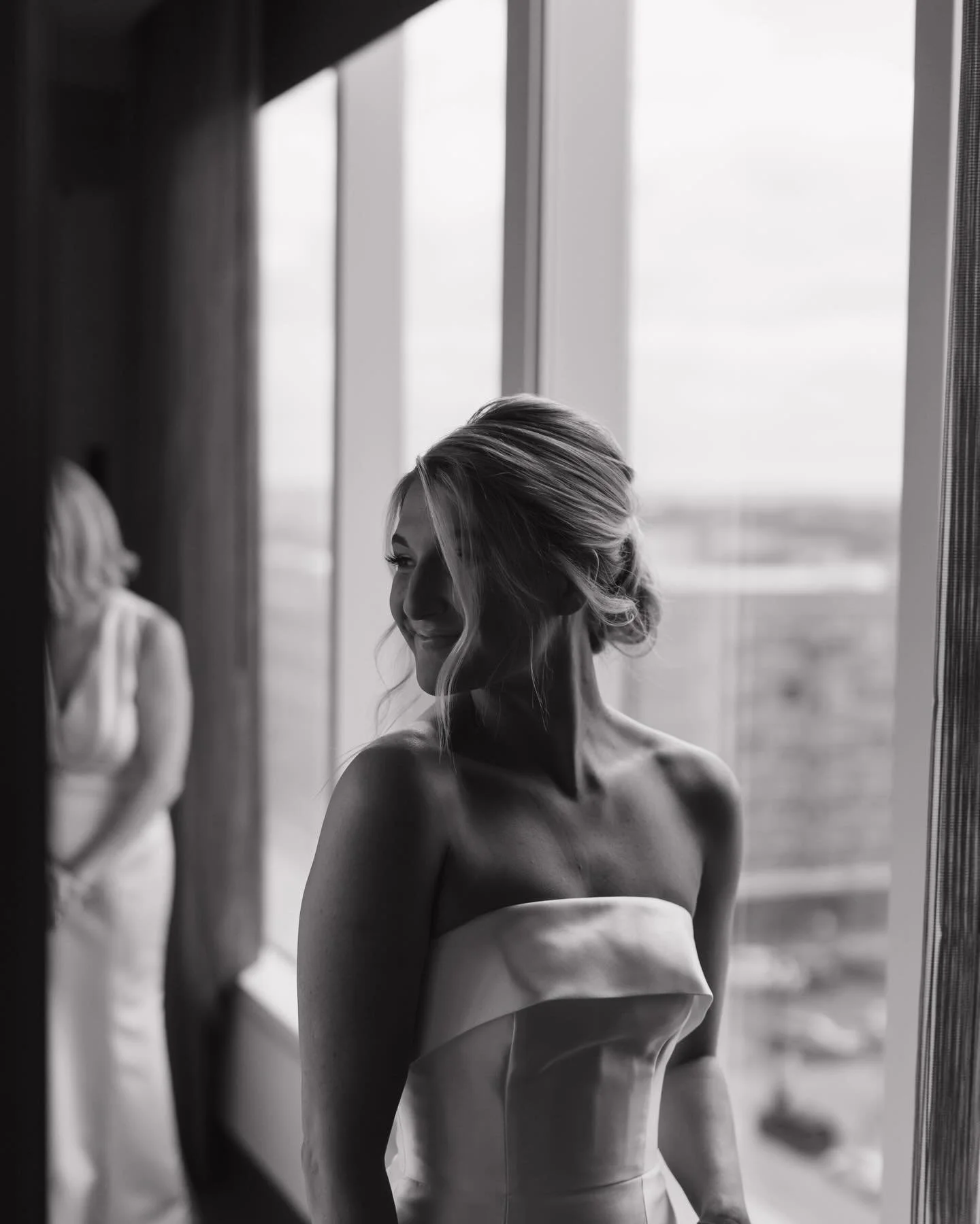 A reminder for brides planning their wedding day: your getting ready space is completely up to you. 🖤

Kelsey spent her wedding morning at The Farnam Hotel, giving us beautiful natural light, breathing room, and the perfect setting to capture every 