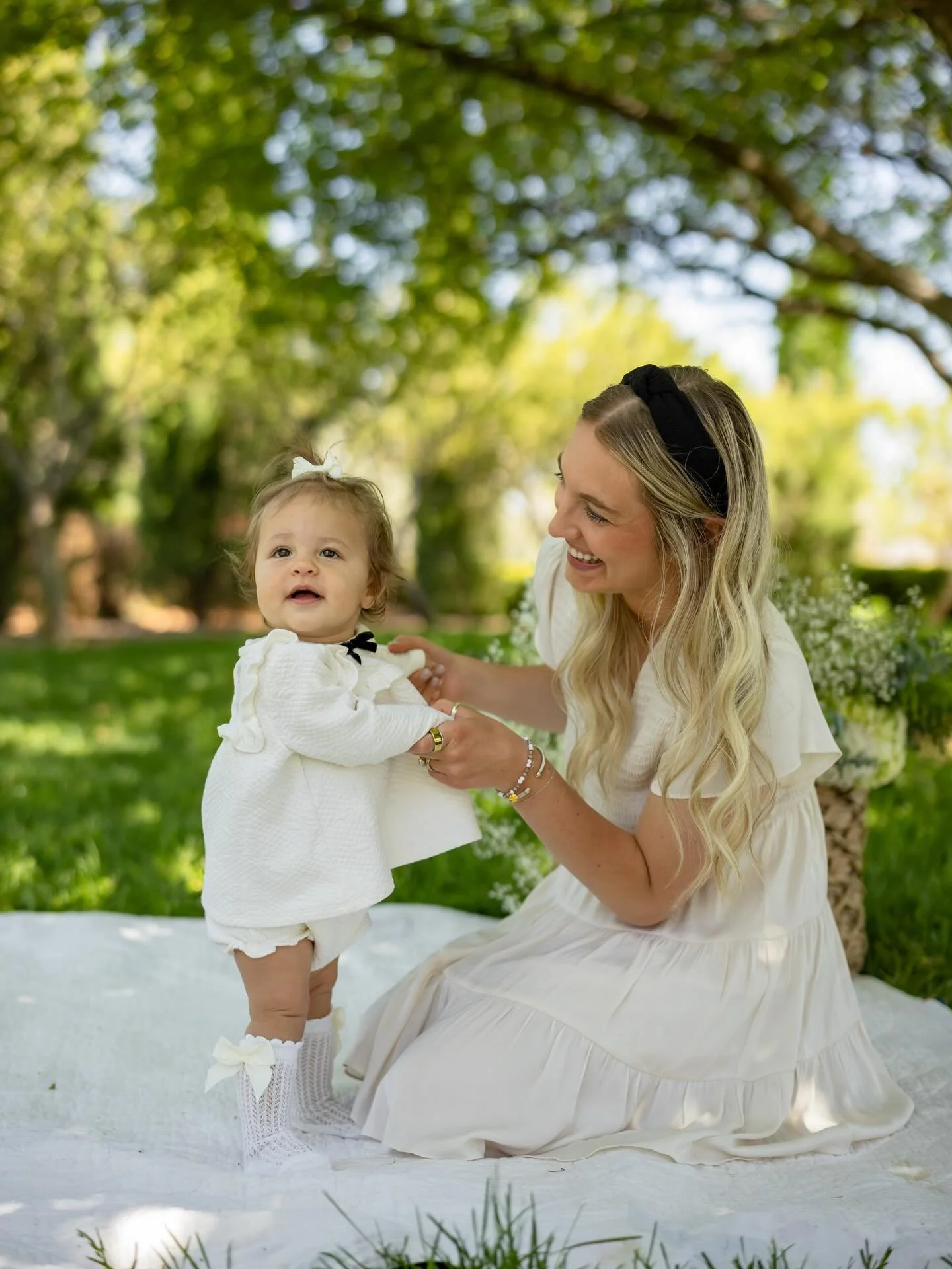 Hey&mdash;Mom asked me to tell you she wants Spring Minis for Mother&rsquo;s Day 💐✨

Tag someone who needs the hint 👀
Booking link in bio!