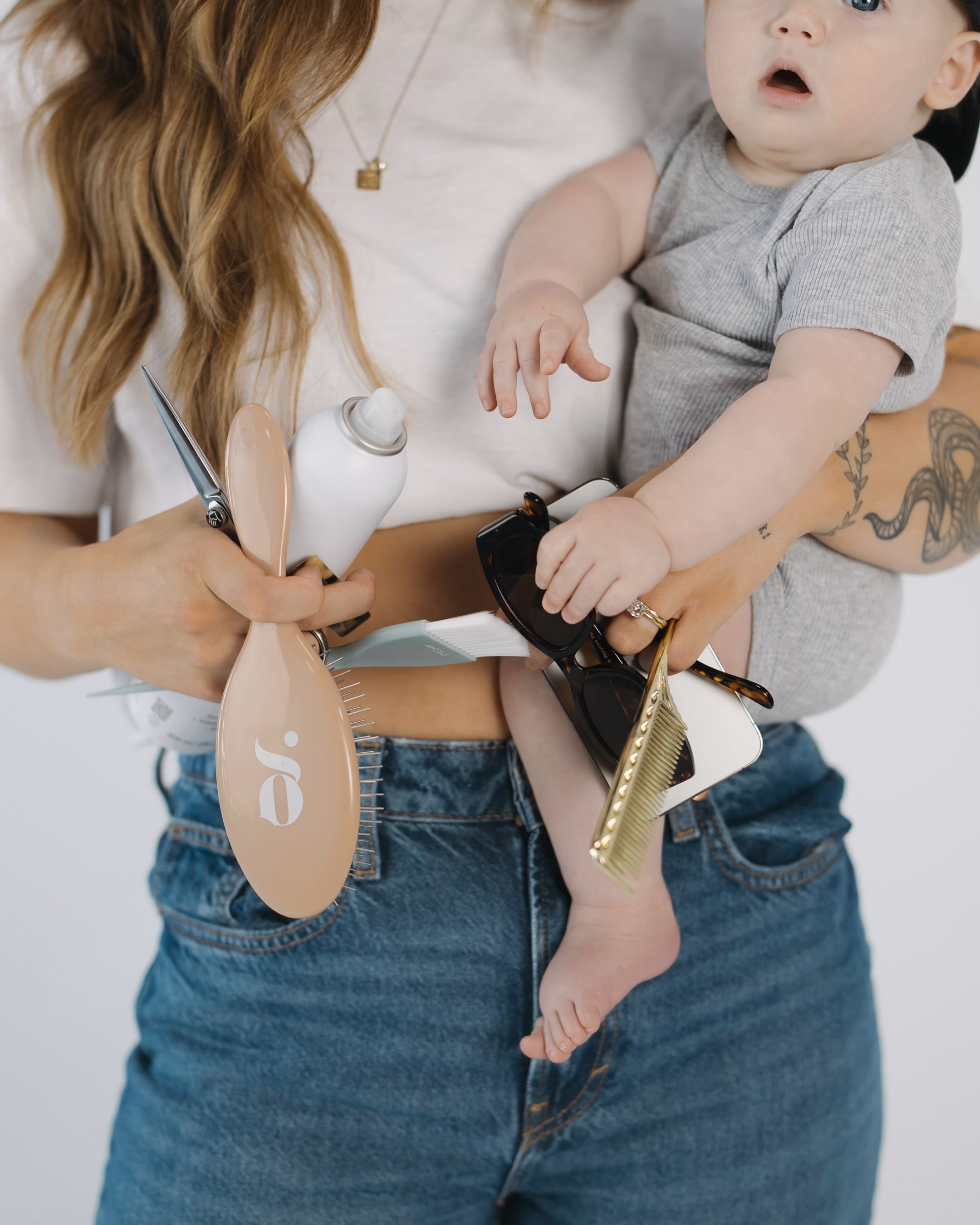 As a first time mom and a business owner, Sara&rsquo;s hands are pretty full. Freshly back home from Colorado, shes ready to give you your best hair day. Come see her and freshen up your locks at Meraki Hair Studio 💇&zwj;♀️