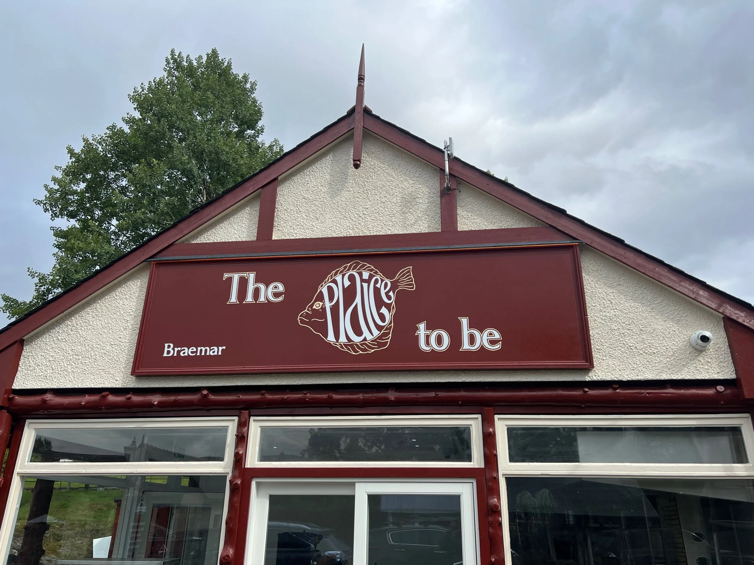 Image of the exterior of Braemar chip shop the Plaice to be