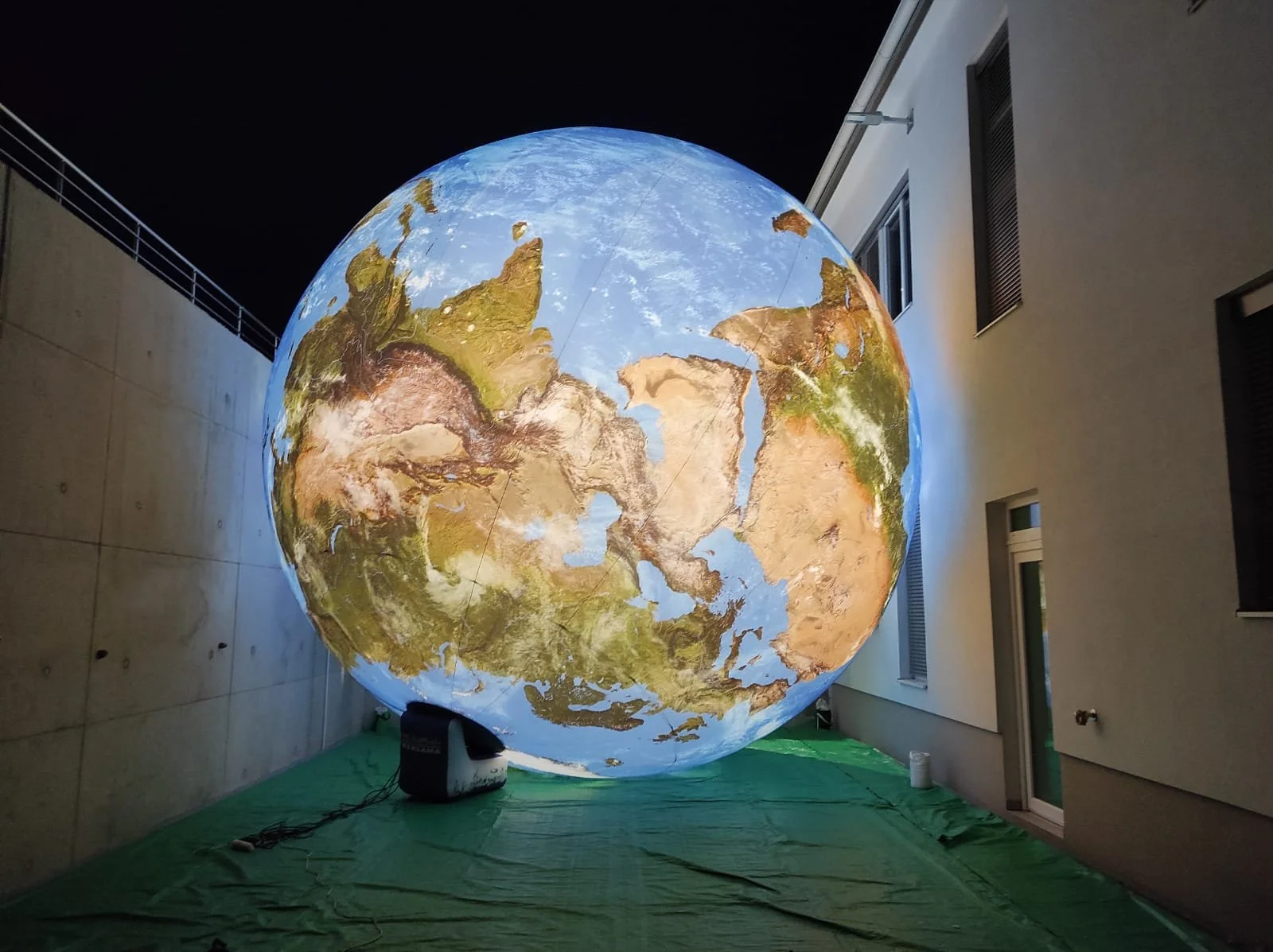 New 7m Earth Commissioned for Leonardslee Illuminated