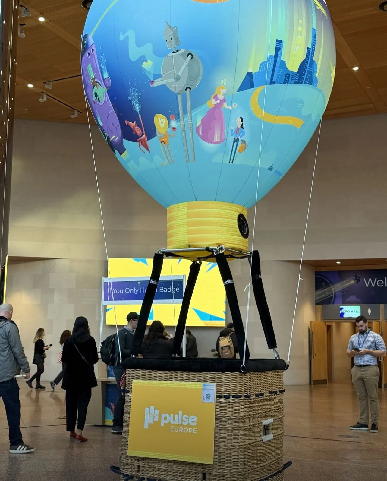 Balloon Replica Inflatable and Basket