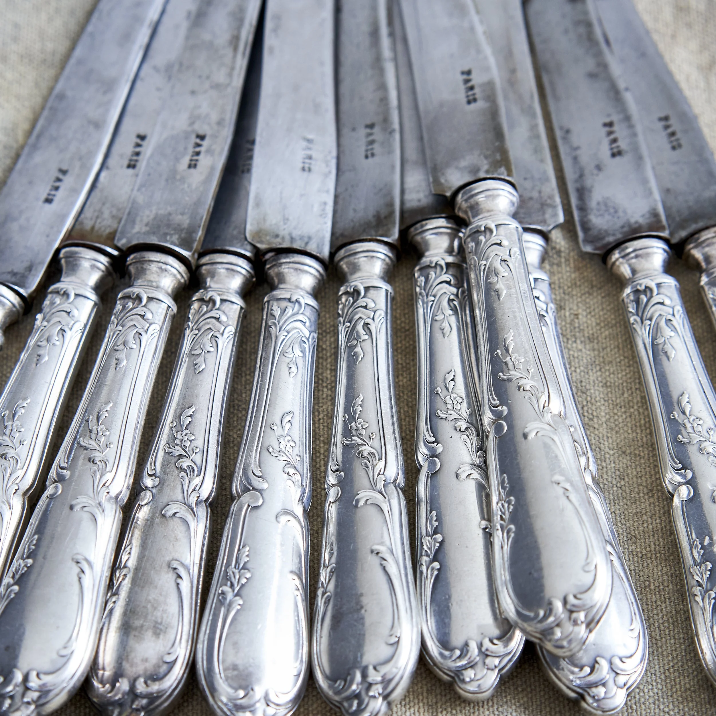 12_Small_Paris_Knives_04.jpg