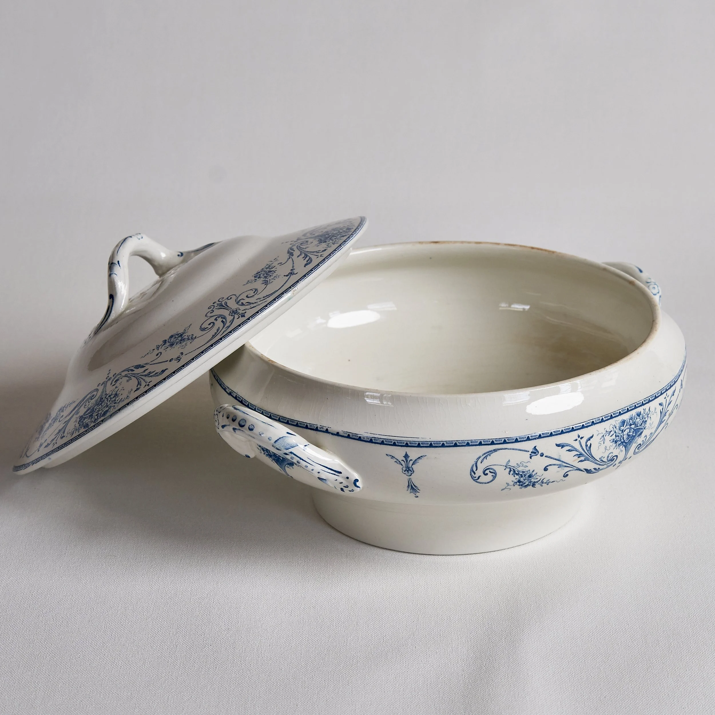 Louis_XVI_Tureen_009.jpg