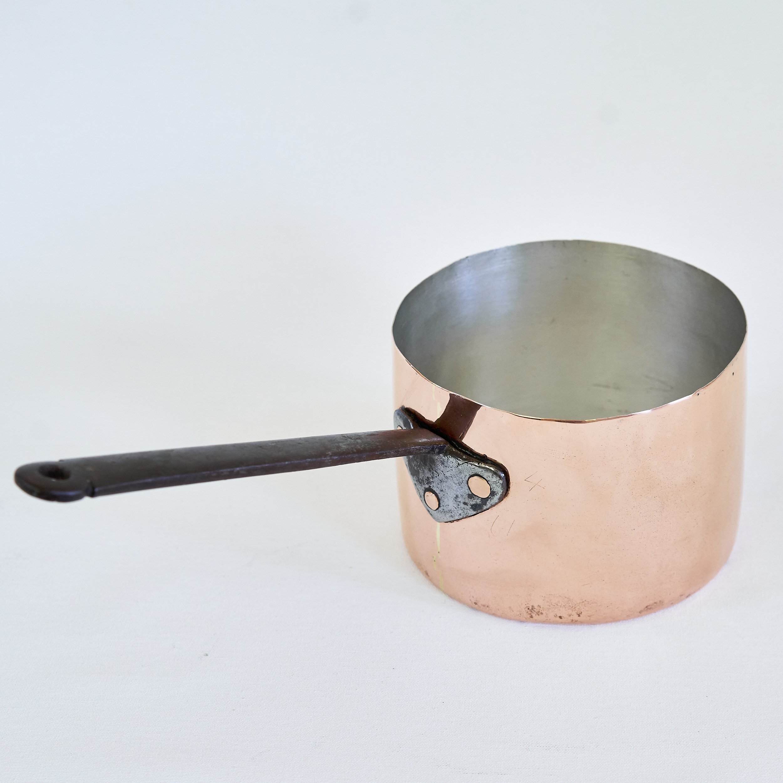 Shield_Handle_010.jpg
