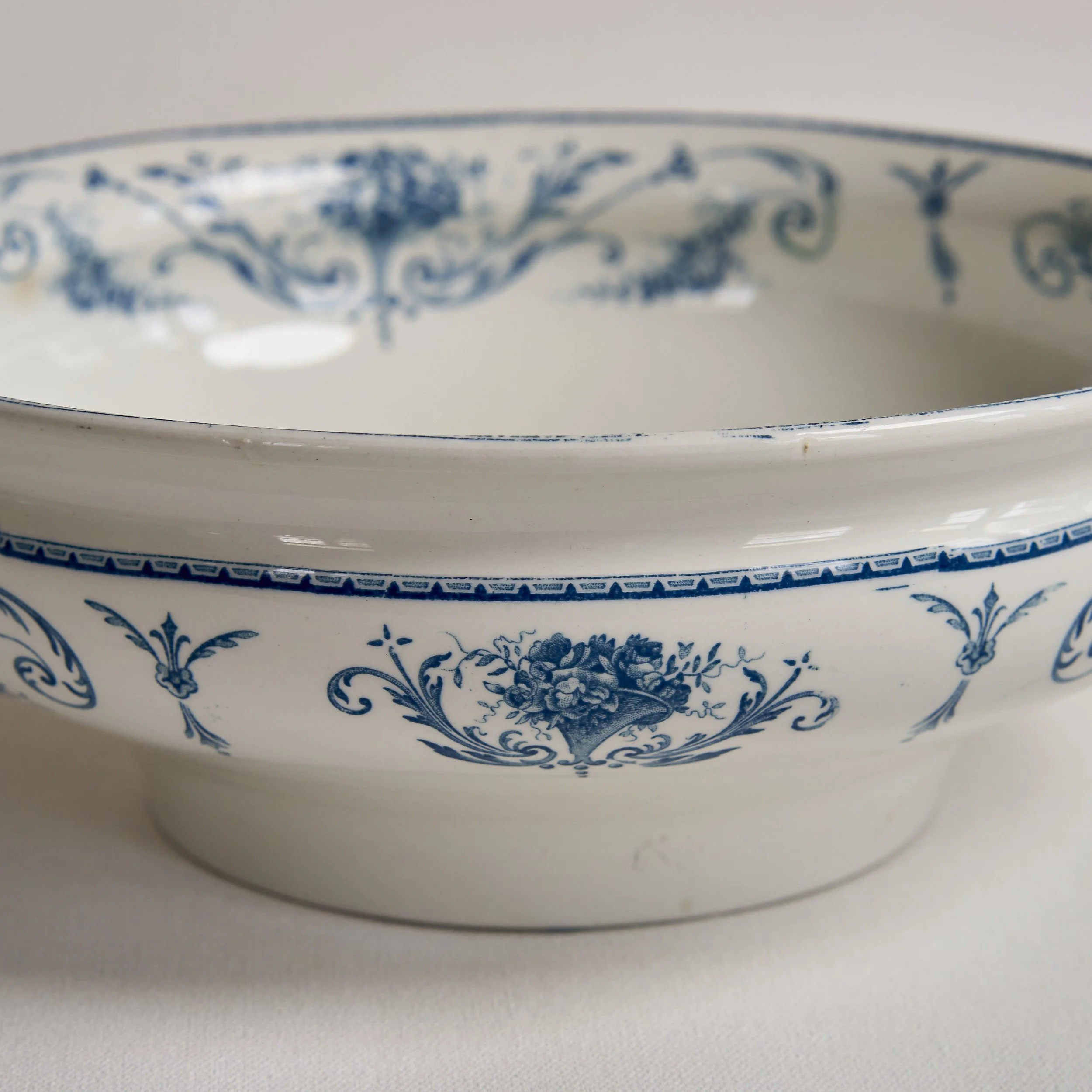 Louis_XVI_Large_Serving_Bowl_005.jpg