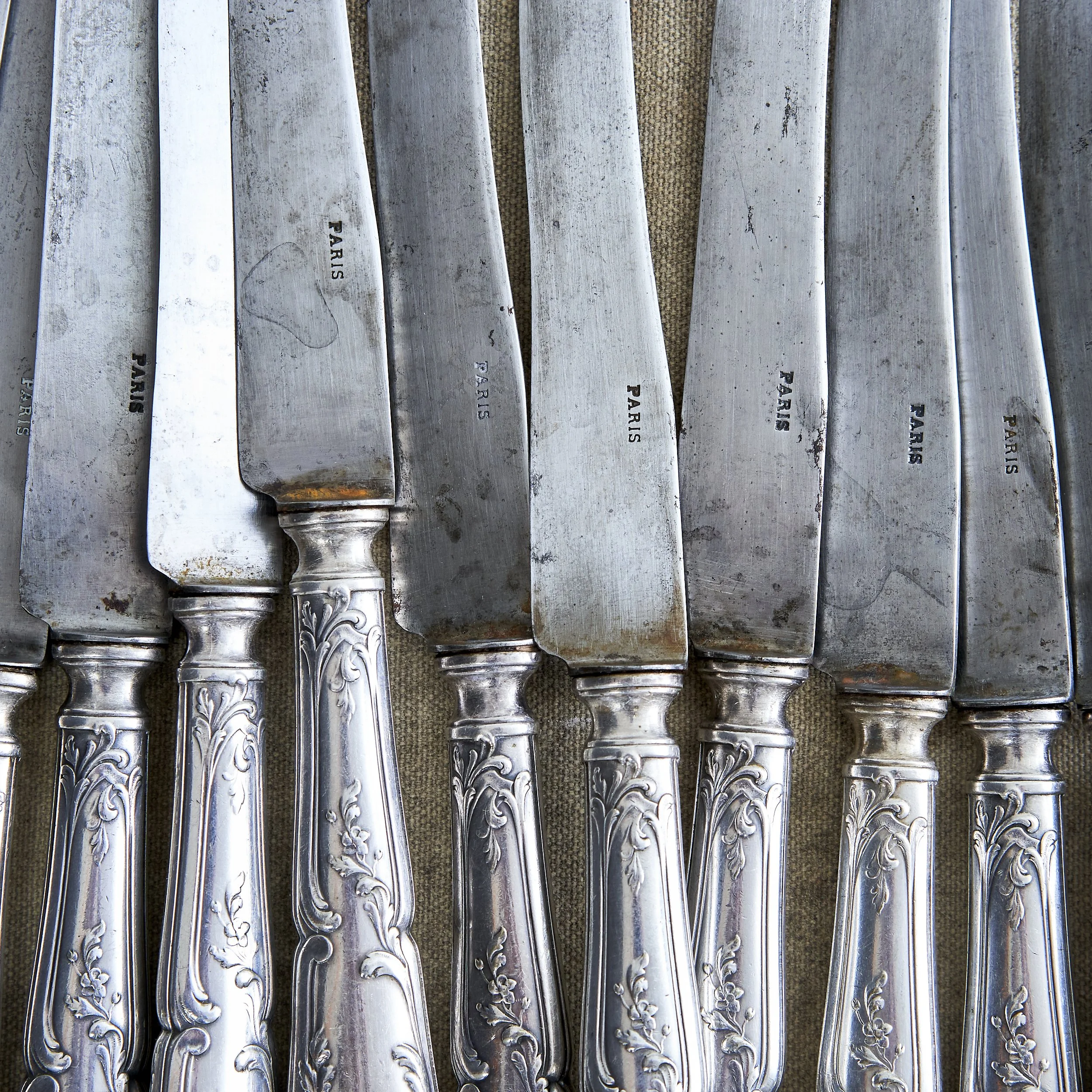 12_Large_Paris_Knives_06.jpg