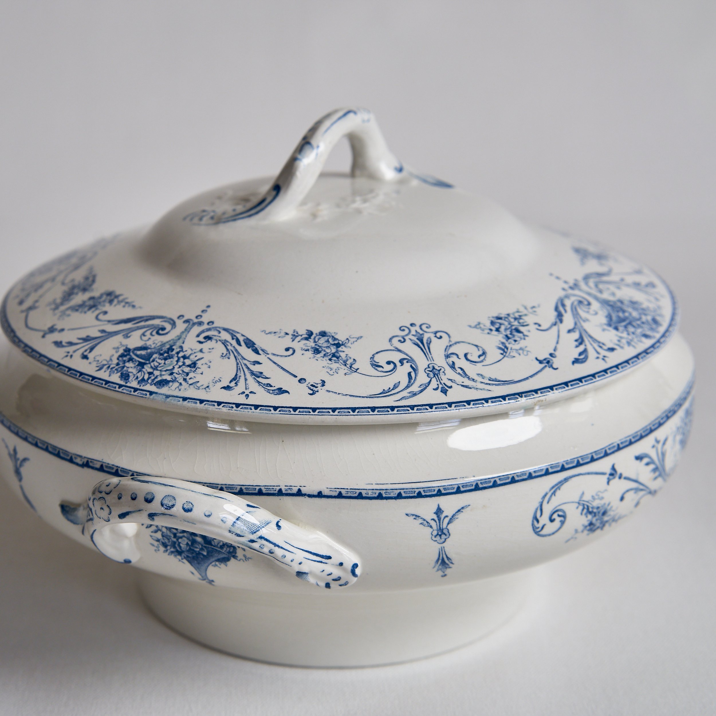 Louis_XVI_Tureen_012.jpg
