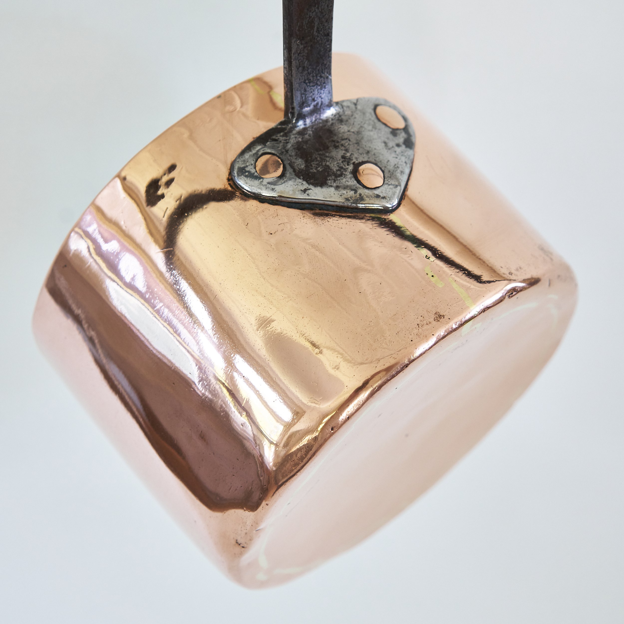 Shield_Handle_001.jpg