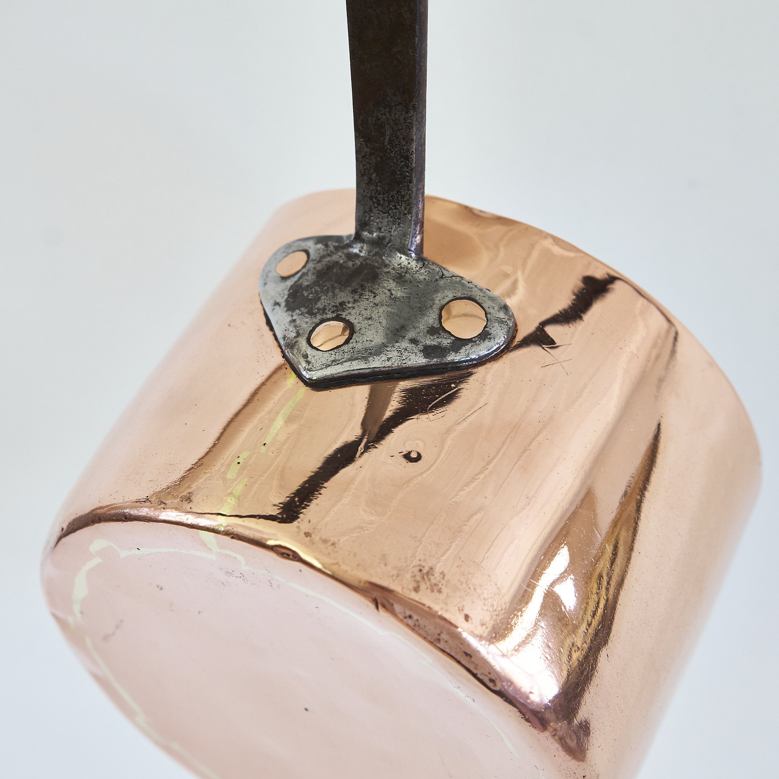 Shield_Handle_004.jpg