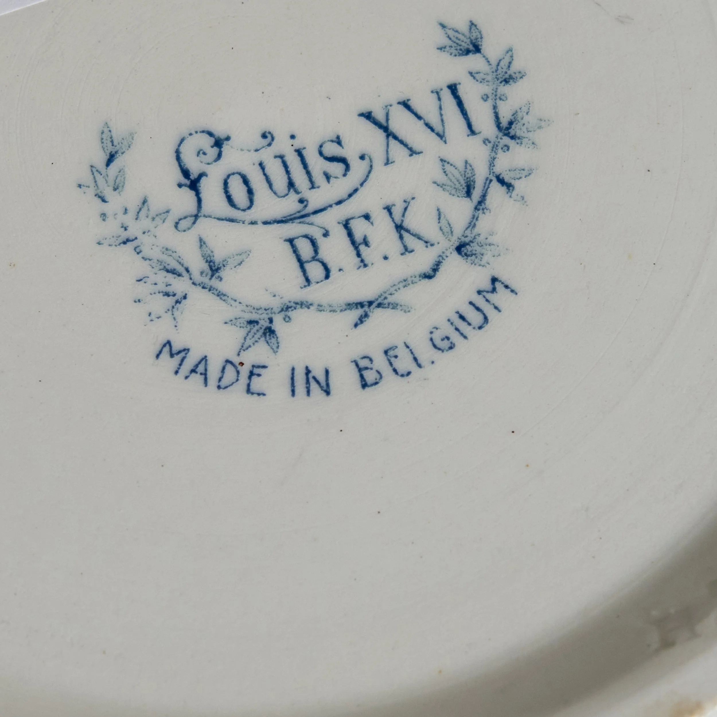 Louis_XVI_Large_Serving_Bowl_007.jpg