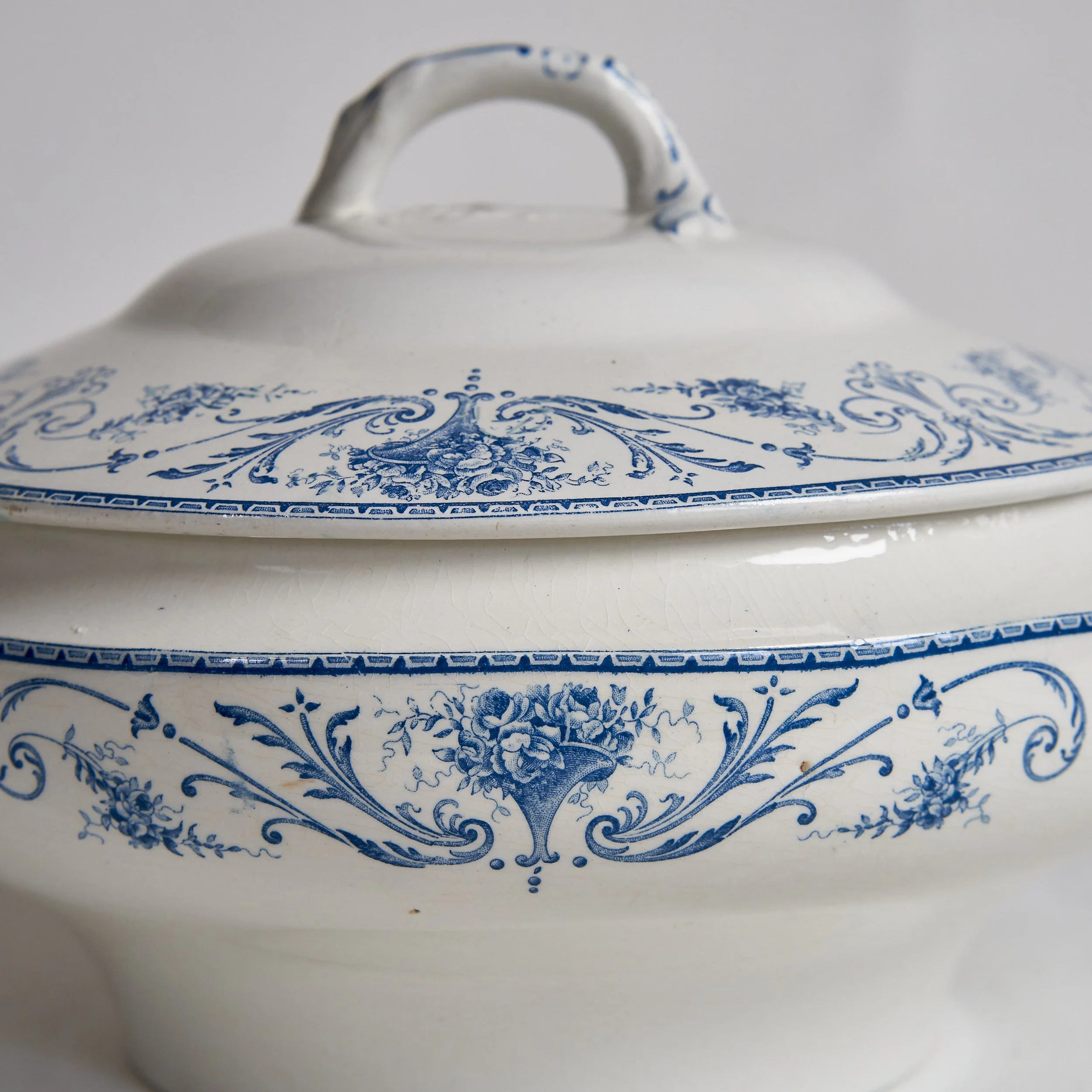 Louis_XVI_Tureen_013.jpg