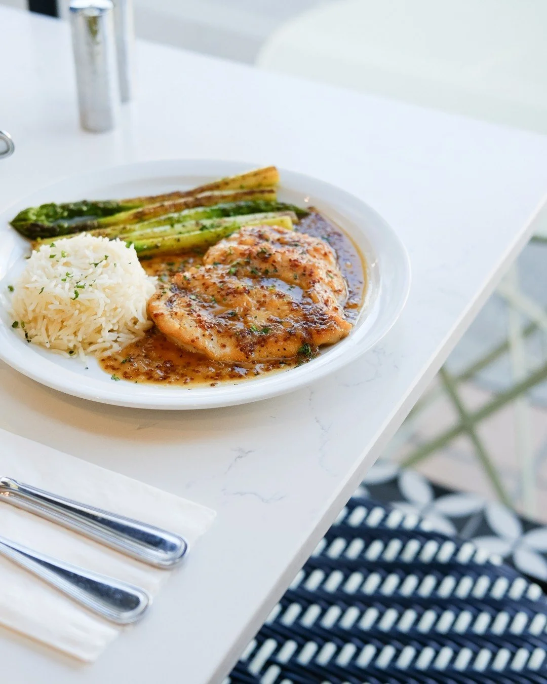 There's something just so comforting about our Chicken Paillard. Perfectly seasoned, with just the right amount of acidity with our apple cider mustard sauce. Chef's kiss.